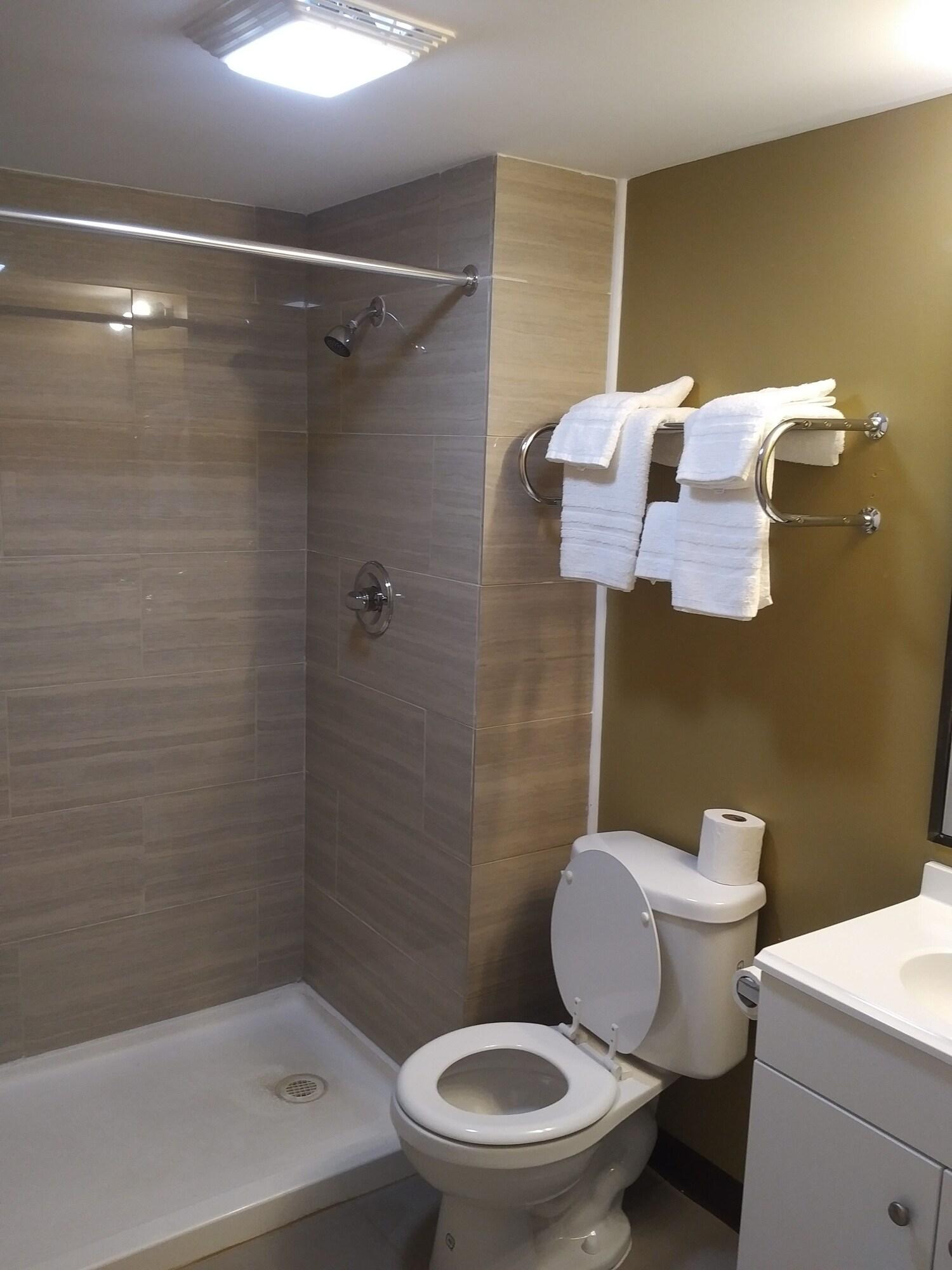 LoneStar Inn & Suites