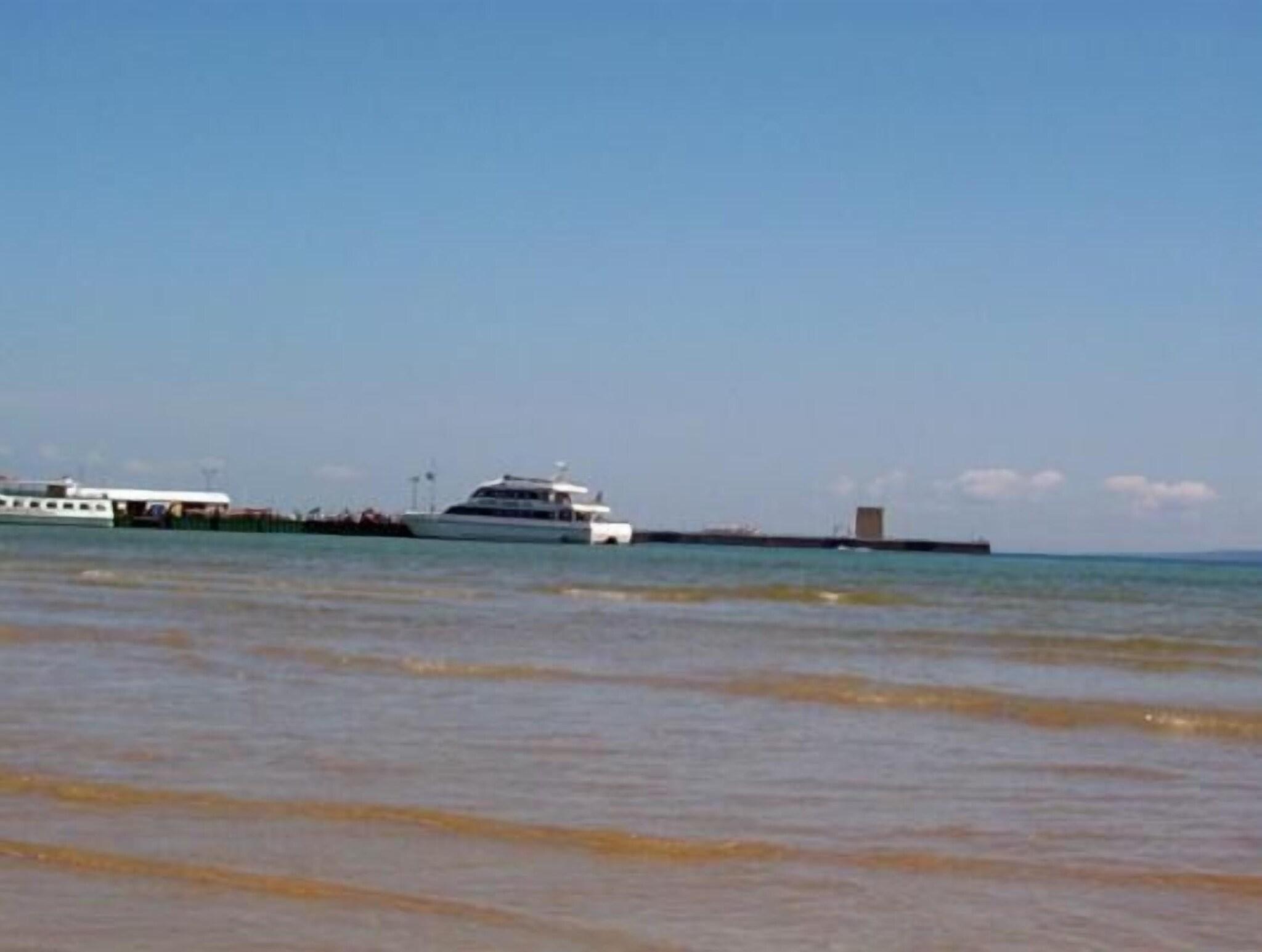 Waterfront Inn - Mackinaw City