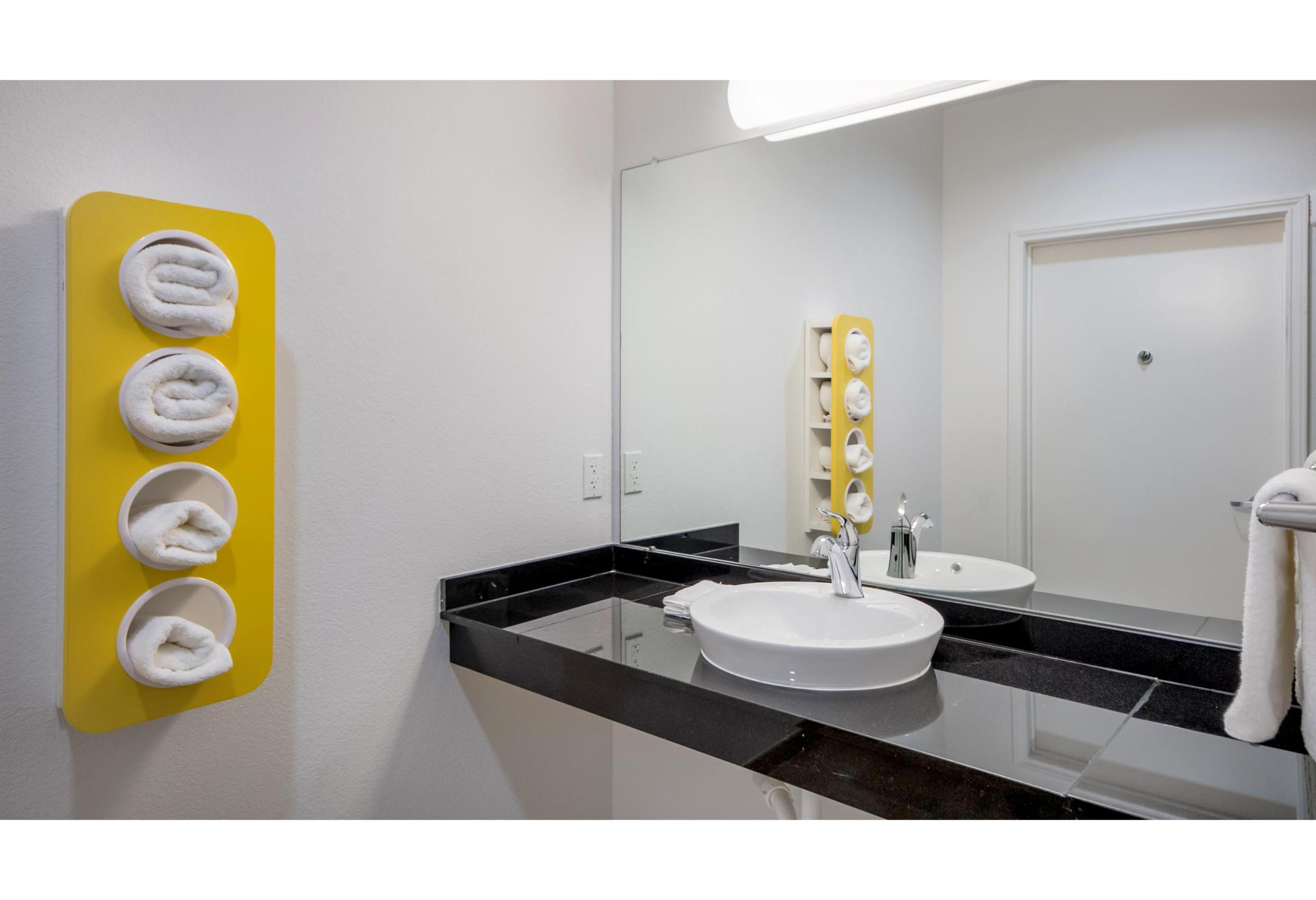 Suite, kitchen, smokers allowed