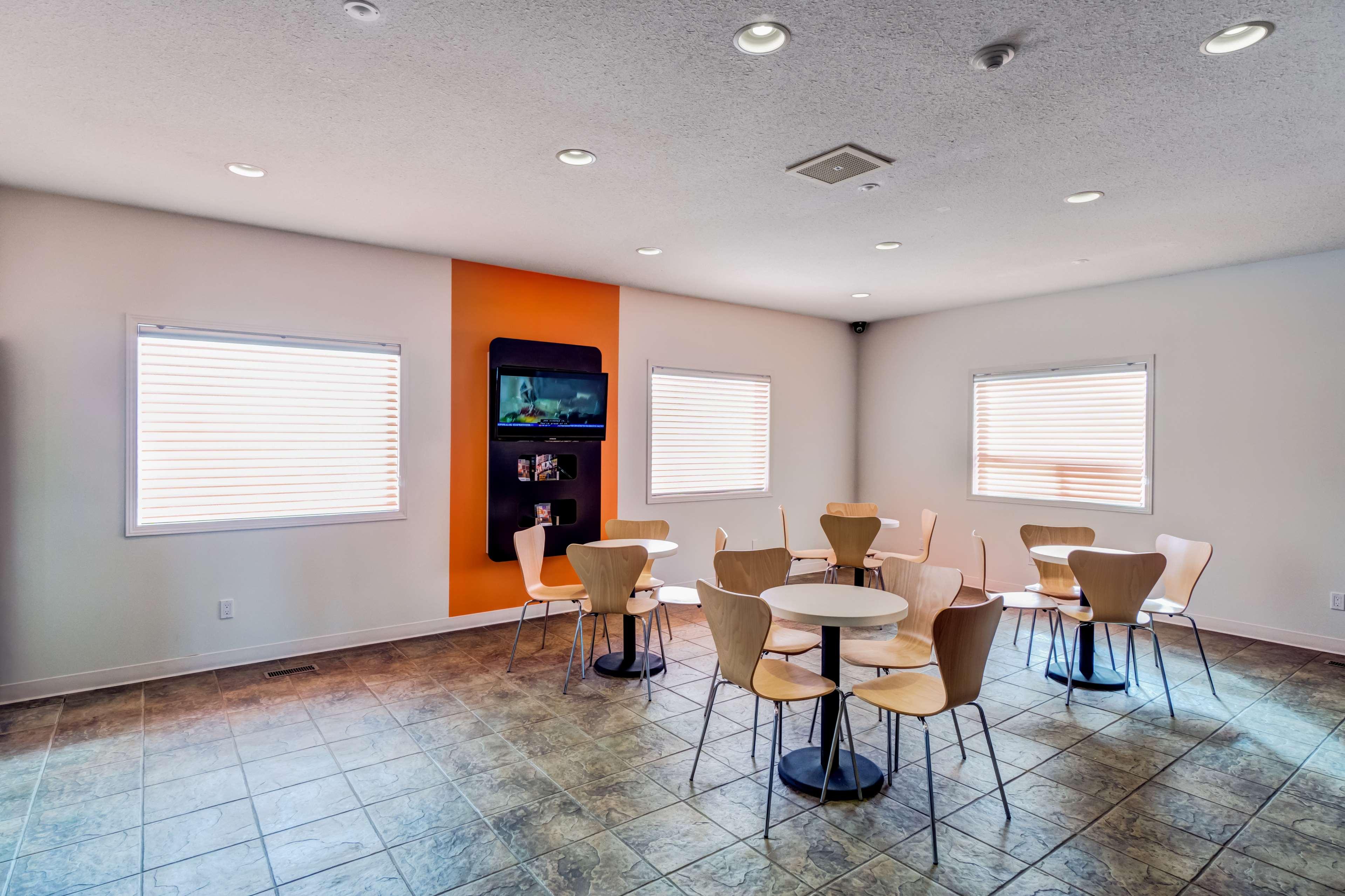 Motel 6 Innisfail, AB
