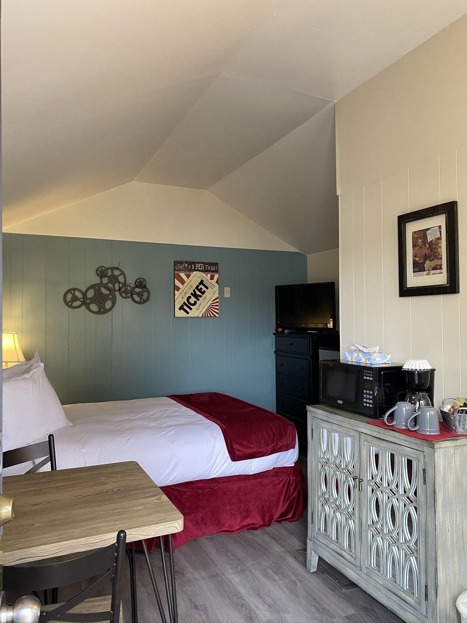 Lamplighter Cabins & Suites