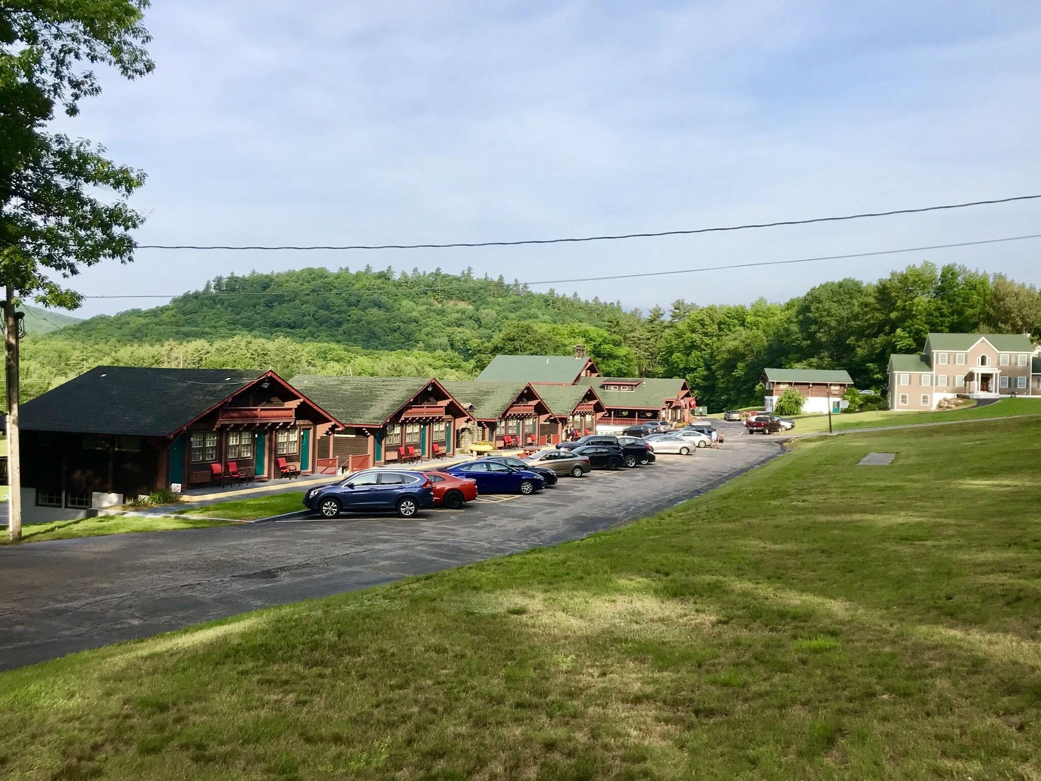 Swiss Chalets Village Inn