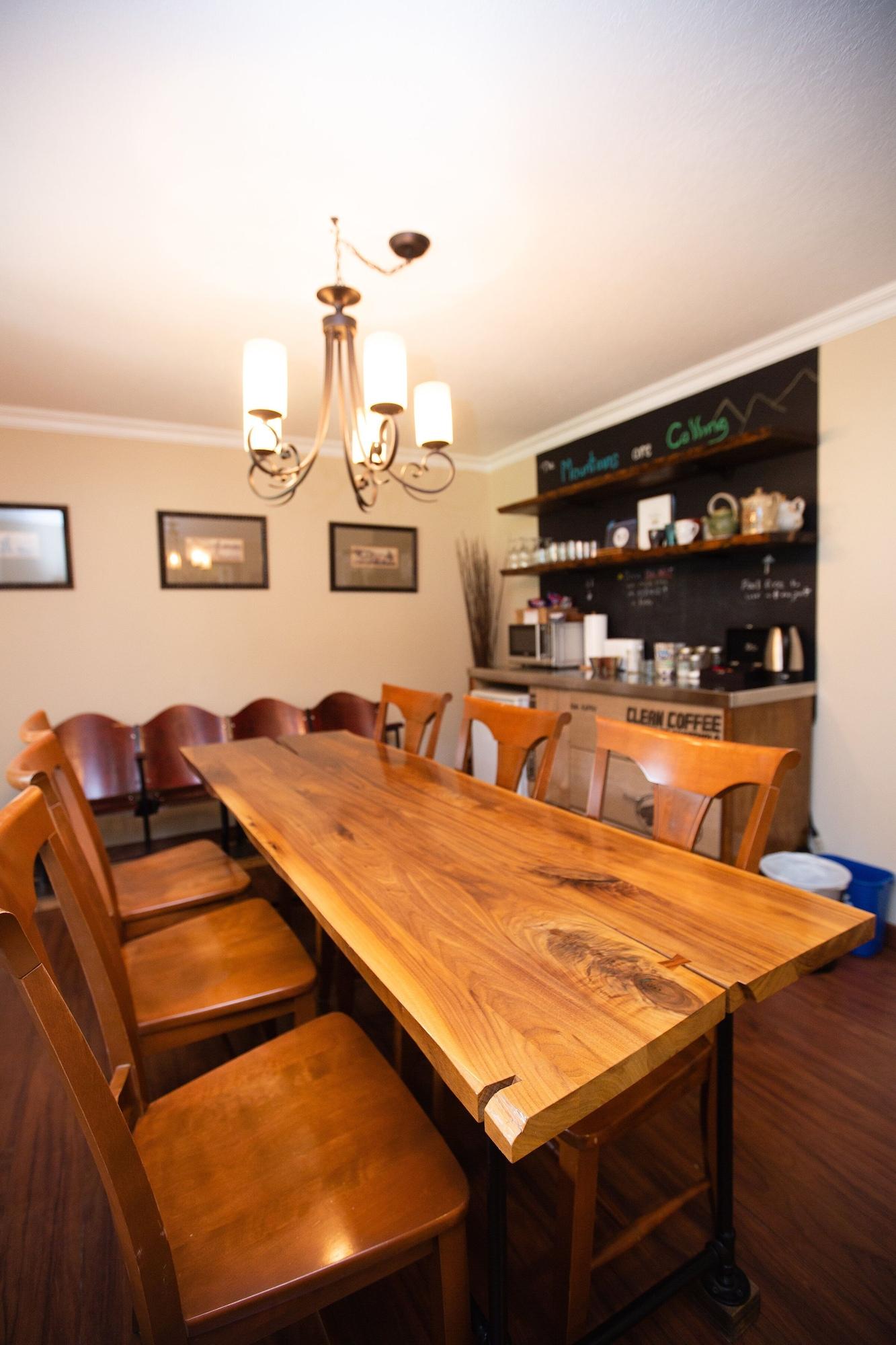 Alpenrose Bed And Breakfast Revelstoke