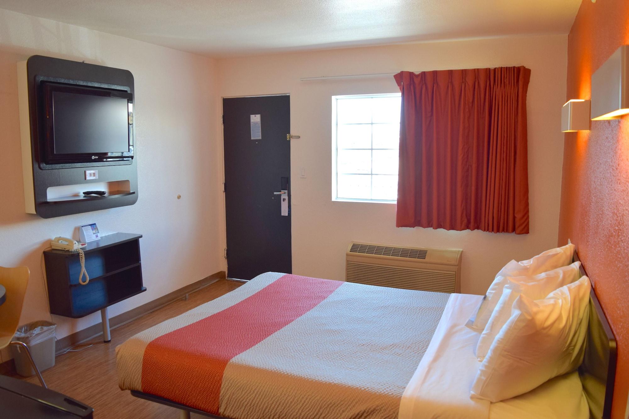 Motel 6 San Diego Airport - Harbor
