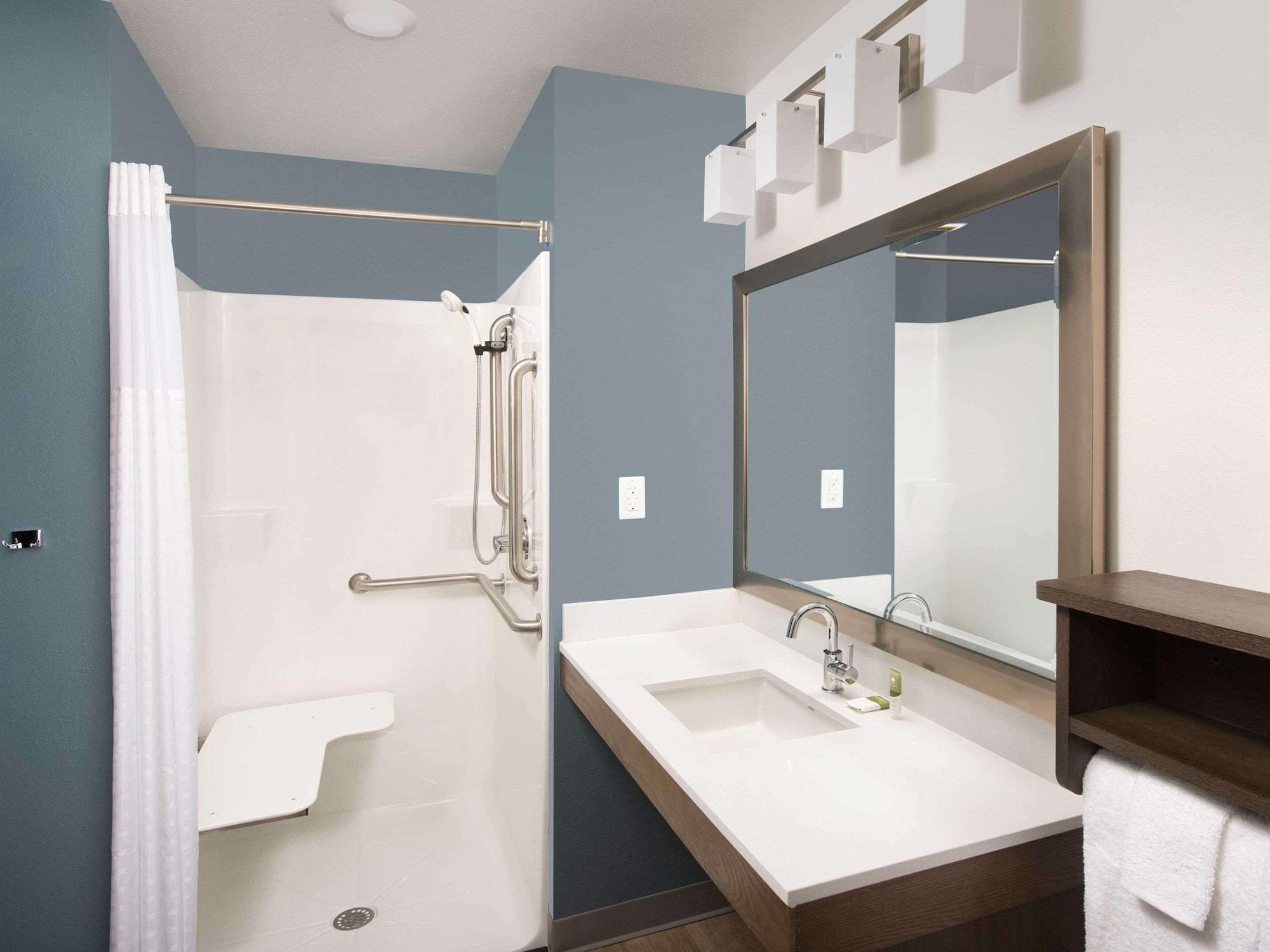 Room 2, Woodspring Suites Watford City, McKenzie