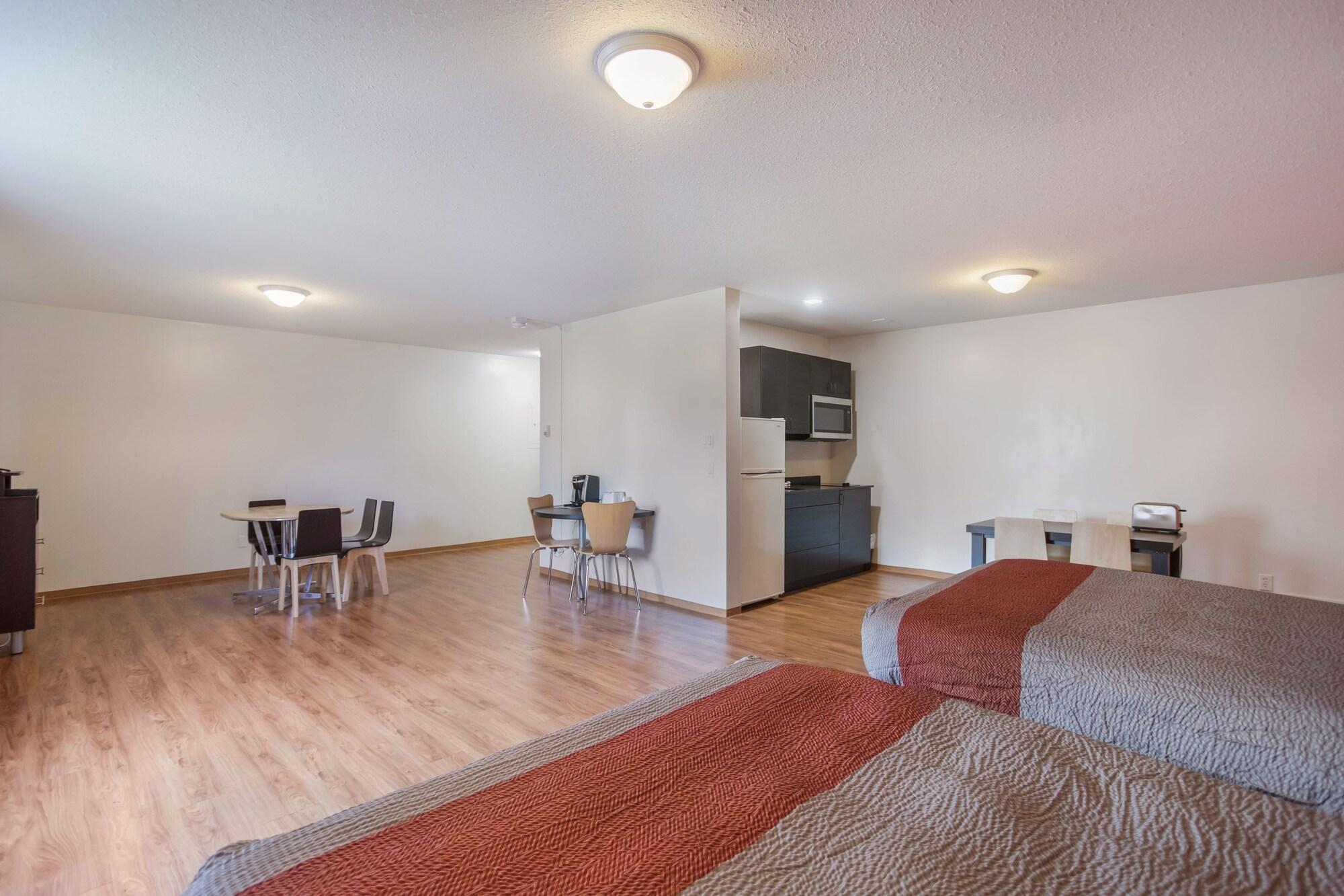 Motel 6 Camrose, AB