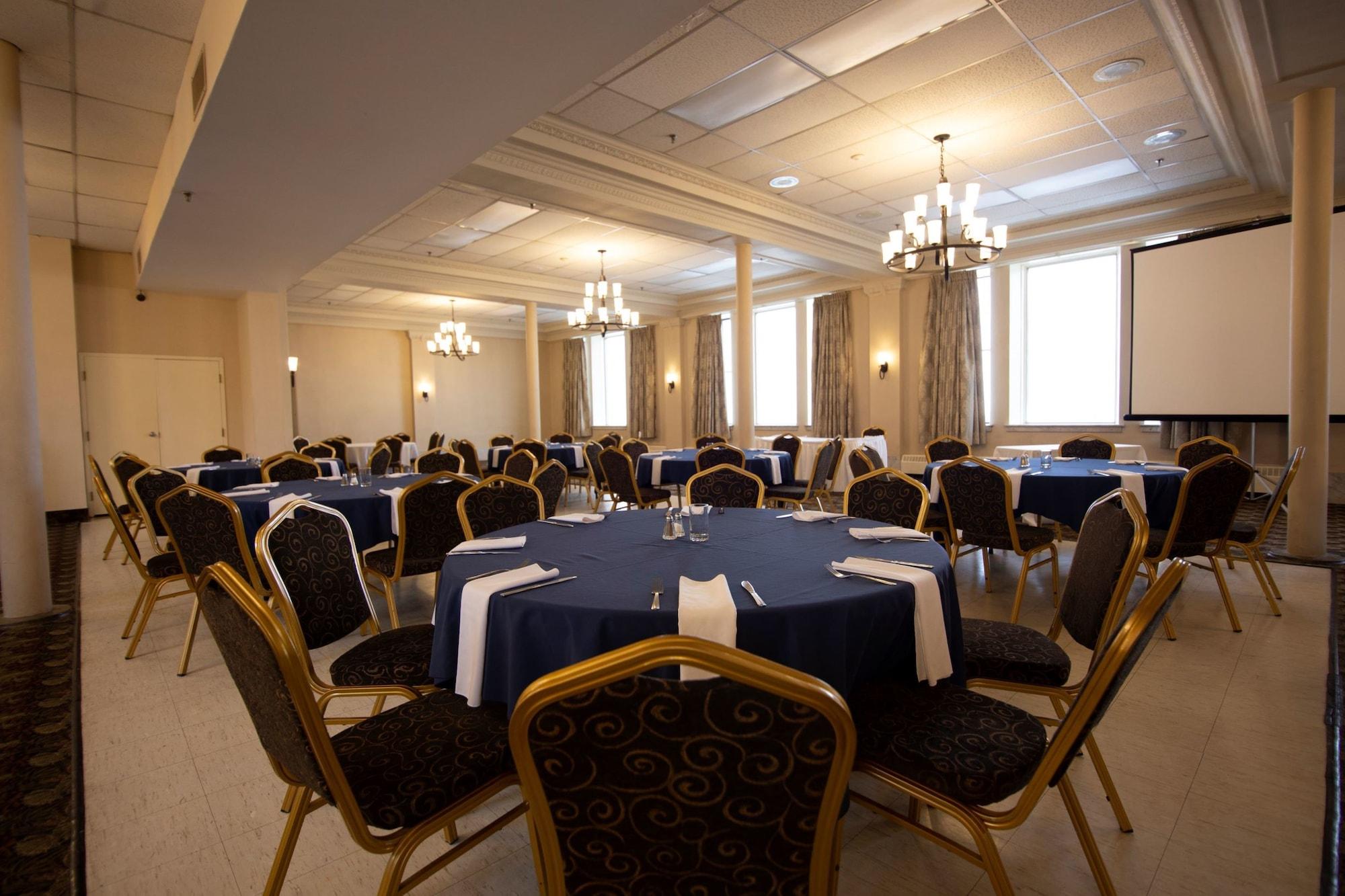 Prince Arthur Waterfront Hotel & Suites by null