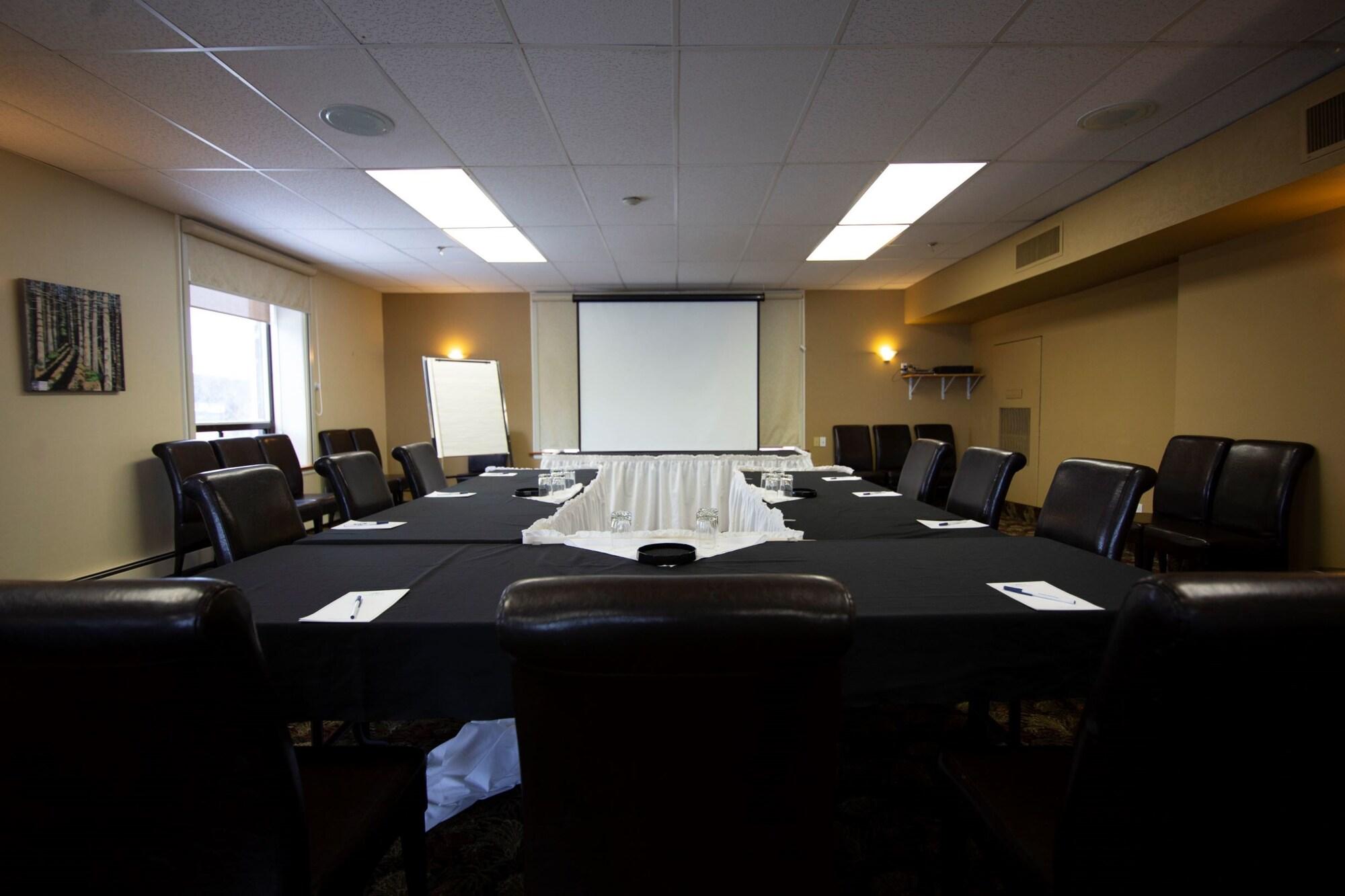 Prince Arthur Waterfront Hotel & Suites by null