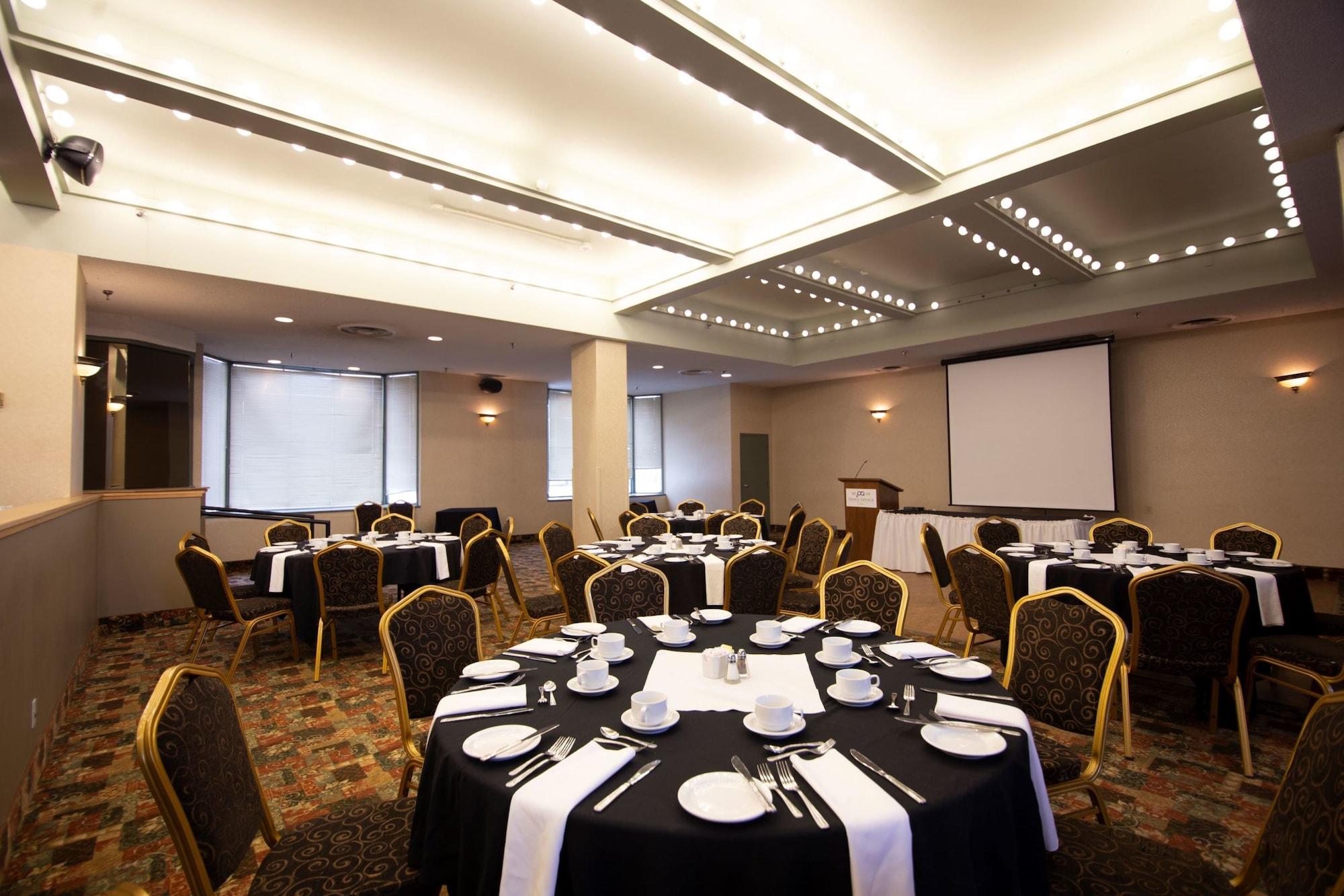 Prince Arthur Waterfront Hotel & Suites by null