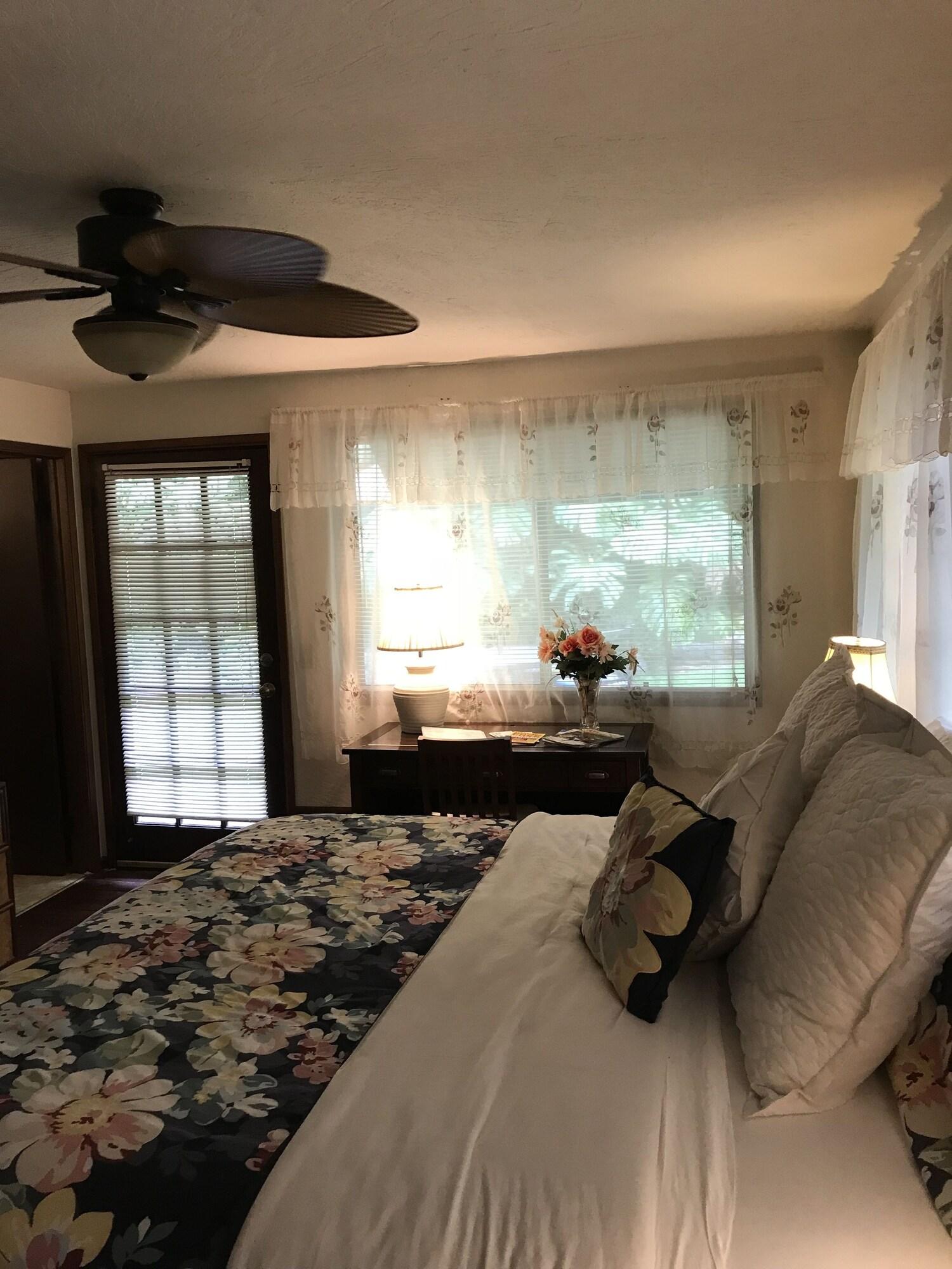 Hale Maluhia Country Inn (House of Peace) by null