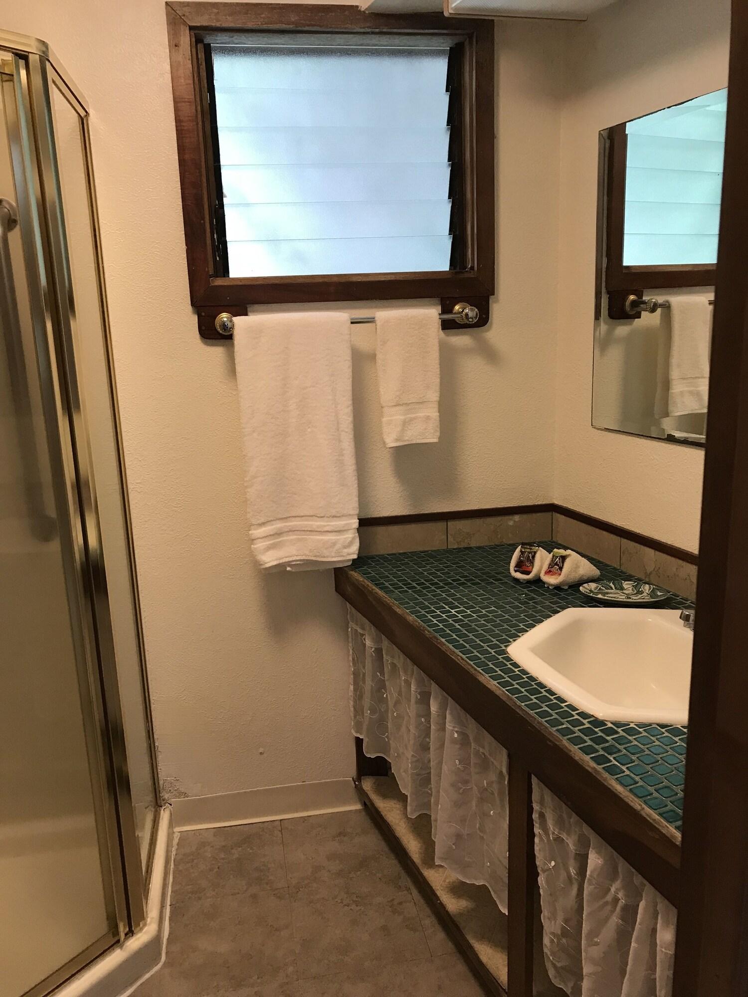 Hale Maluhia Country Inn (House of Peace) by null