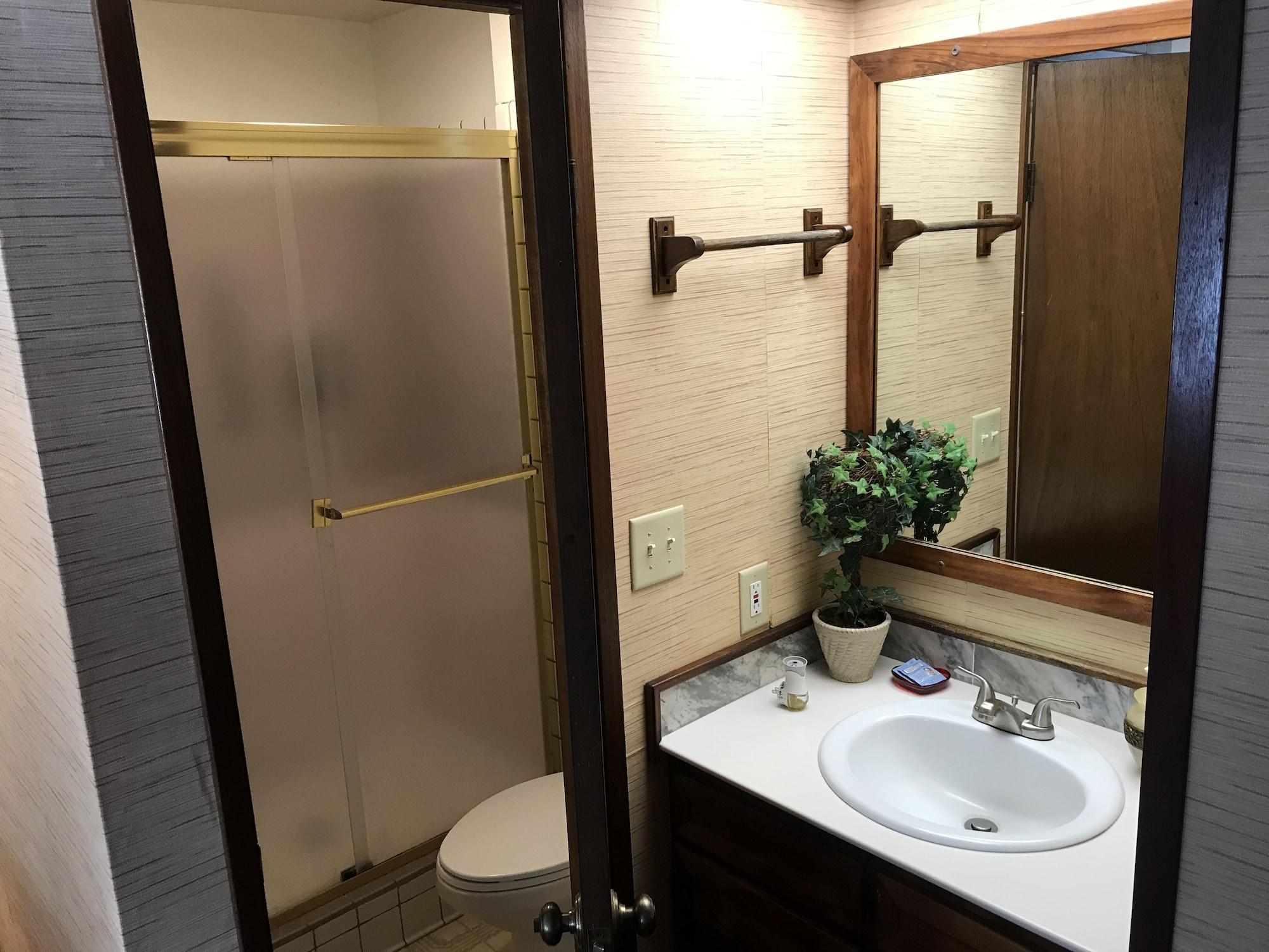 Hale Maluhia Country Inn (House of Peace) by null