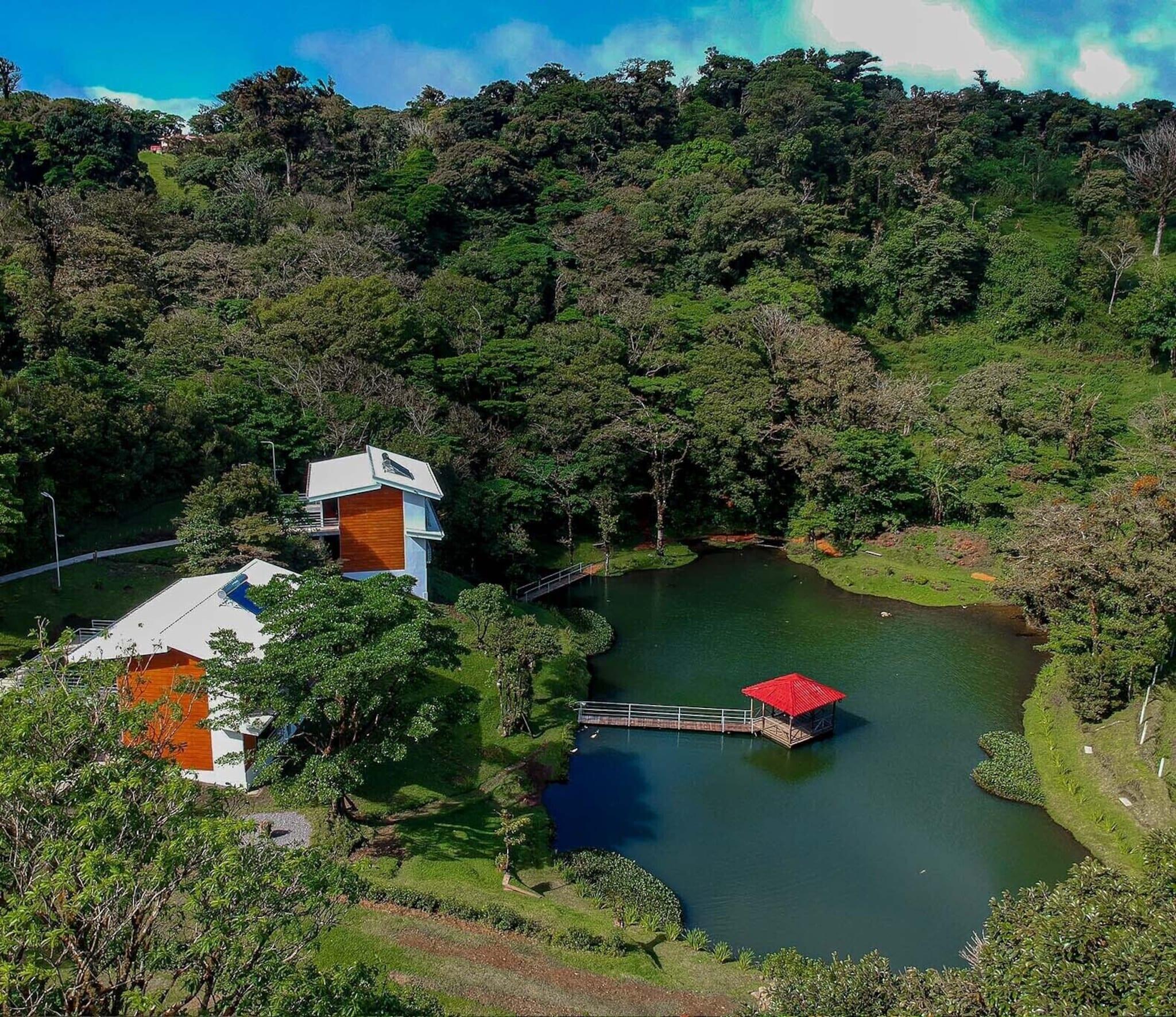 Burbi Lake Lodge Monteverde