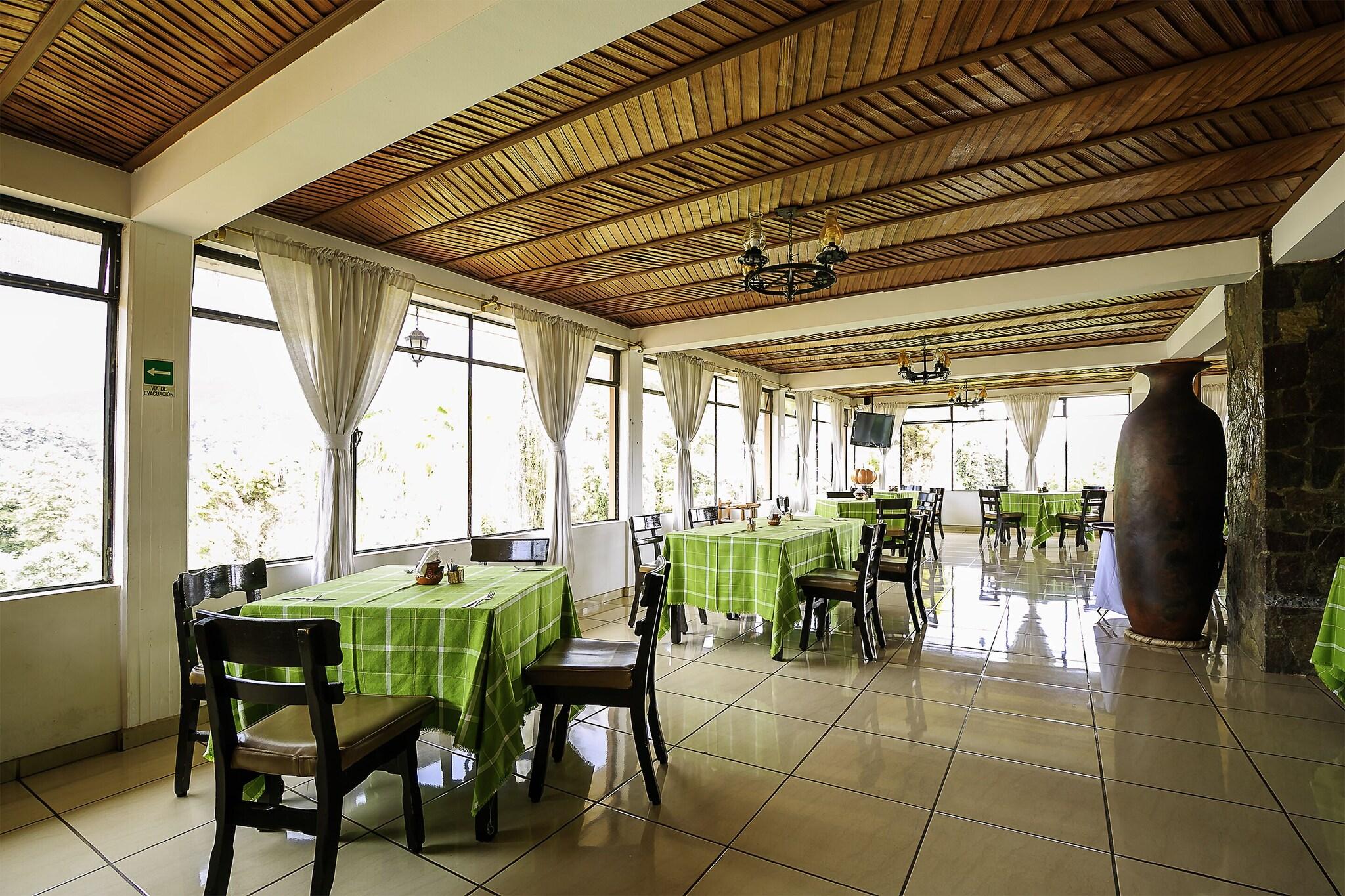 Hotel Pie De La Sierra