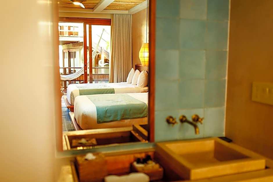 Carolina Bacalar by null