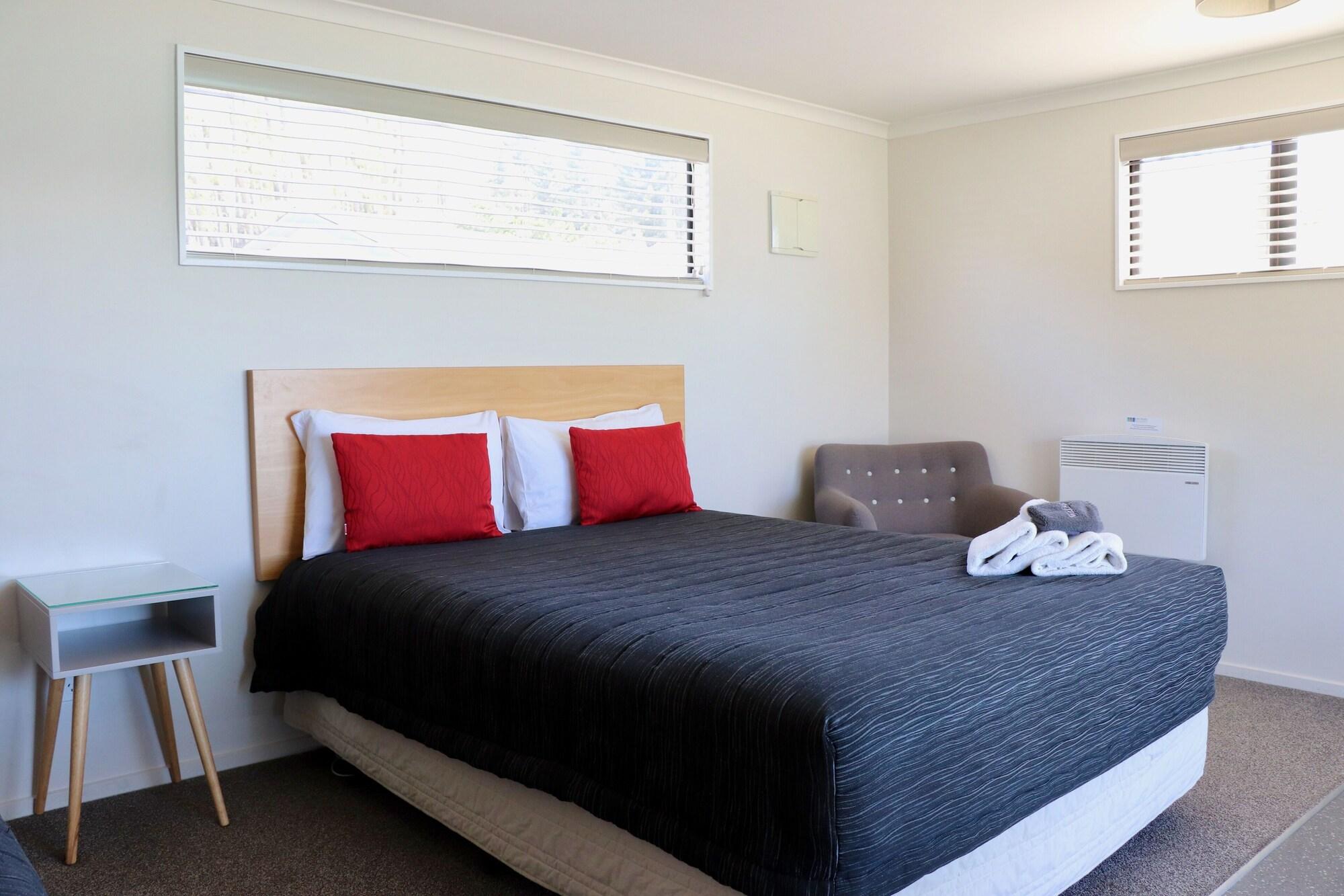 Lakes Edge Holiday Park by null