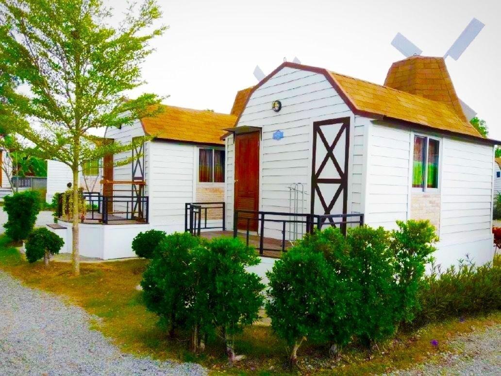 De Coco House Sriracha