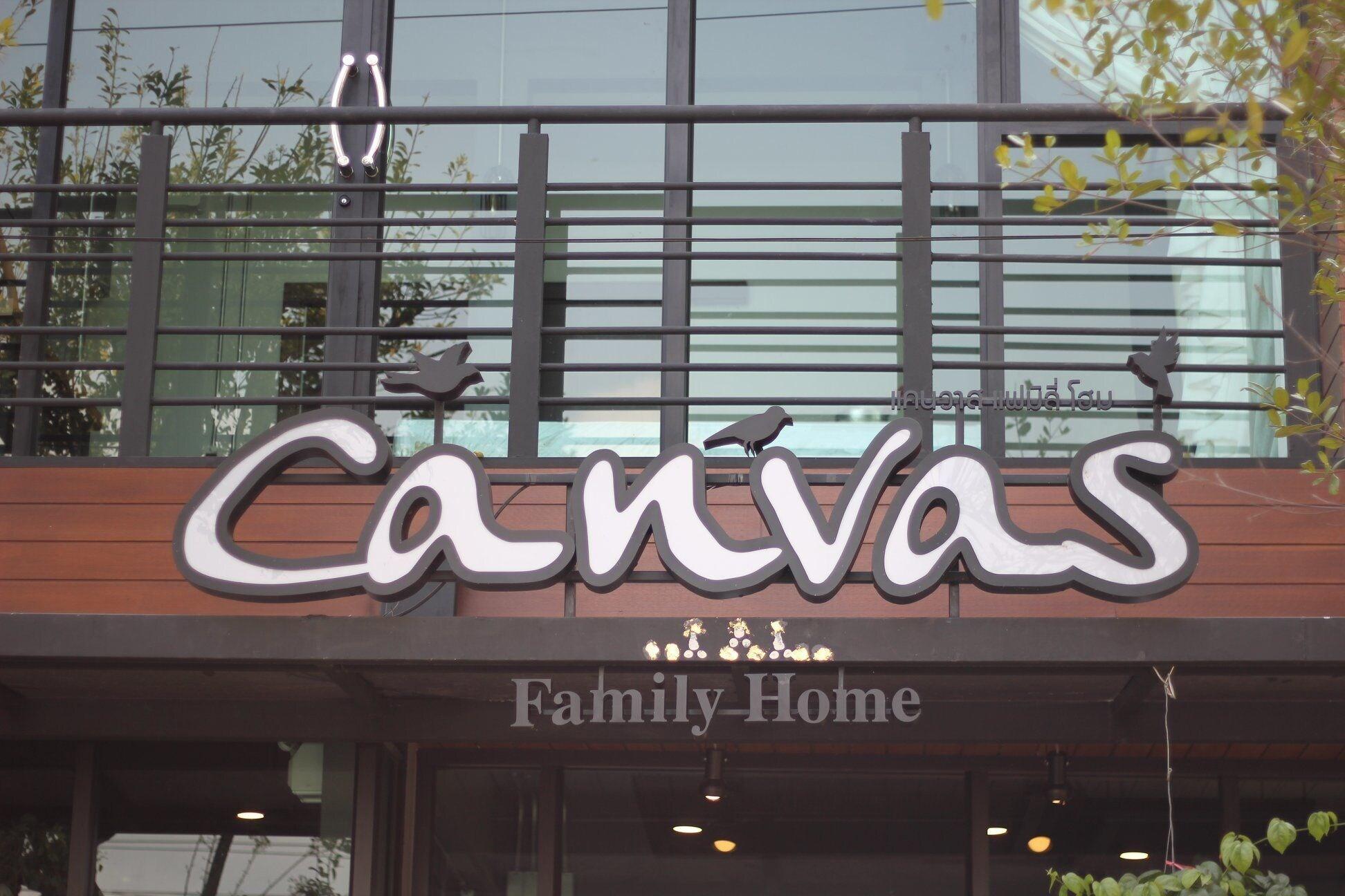 Canvas family home photo 3