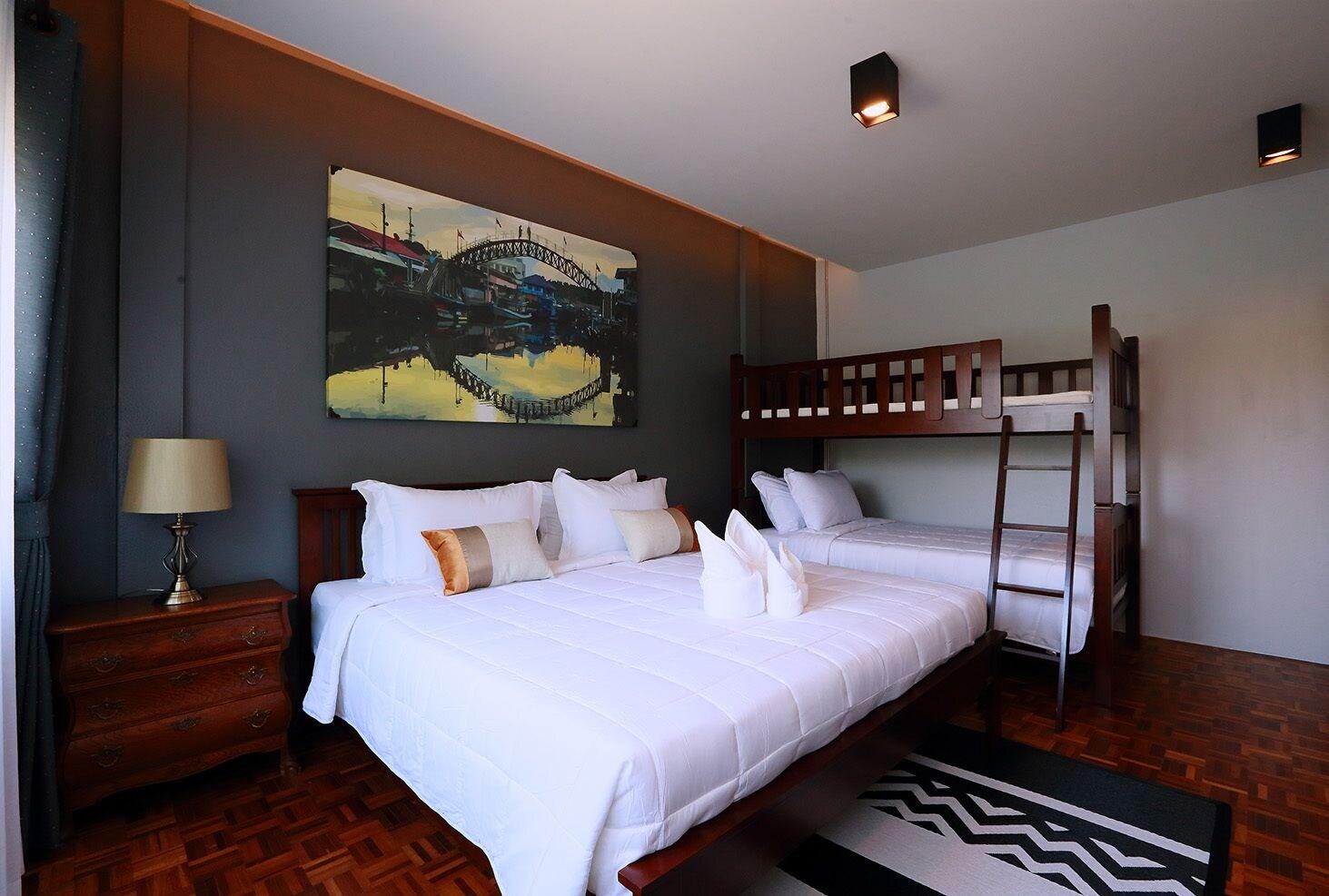 Canvas family home photo 8