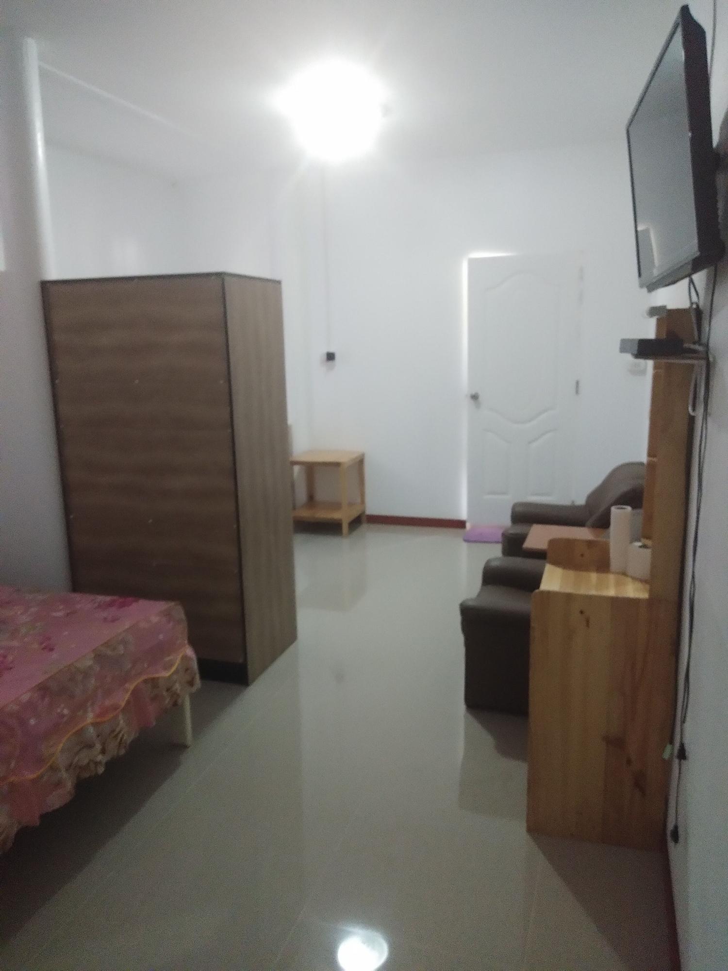 Chomlay Restaurant & Room for Rent