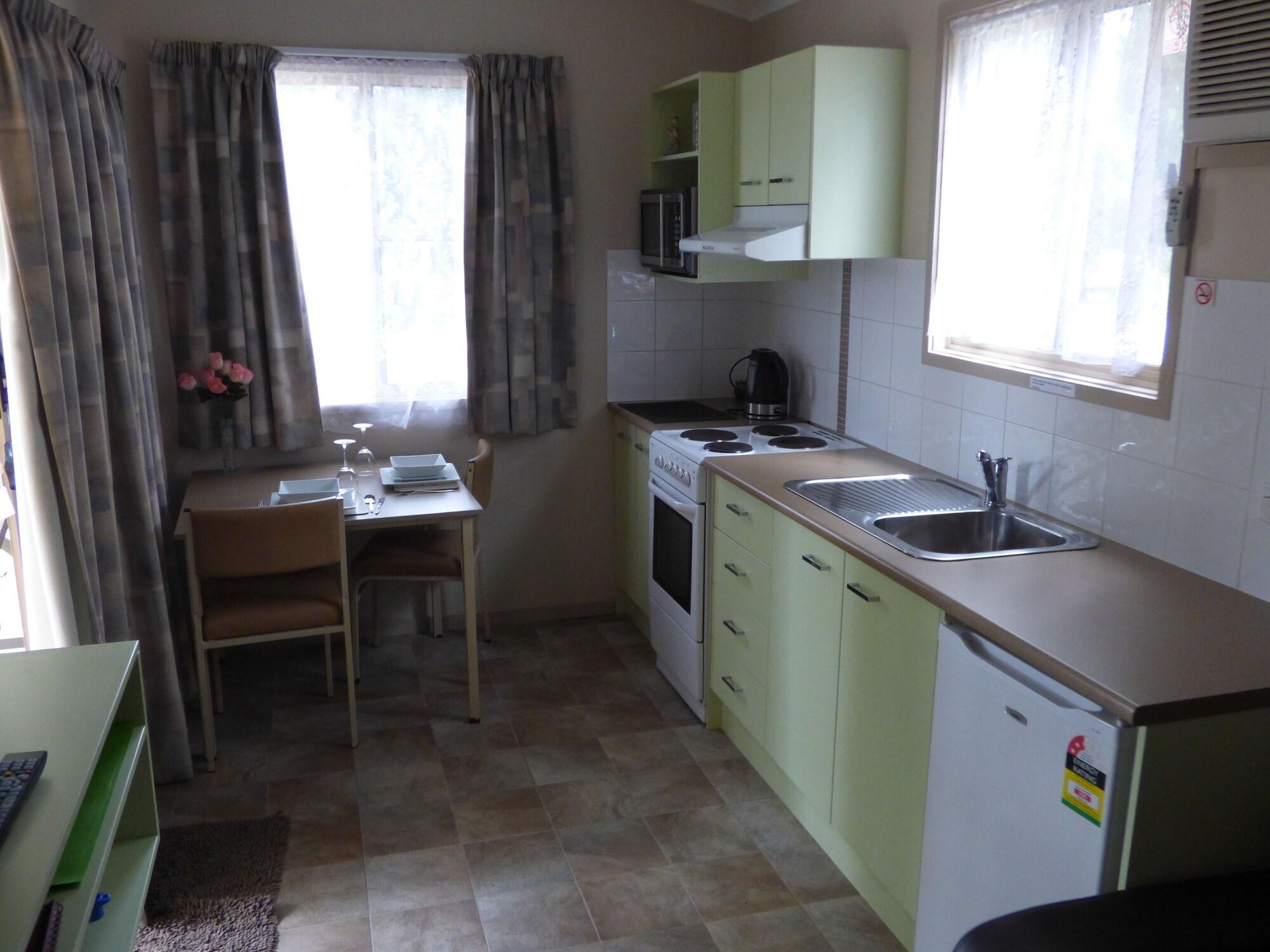 Tenterfield Lodge Caravan Park by null