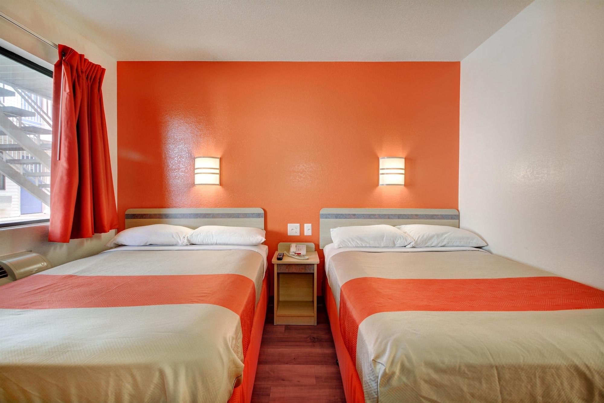 Motel 6 Southington, CT - Hartford