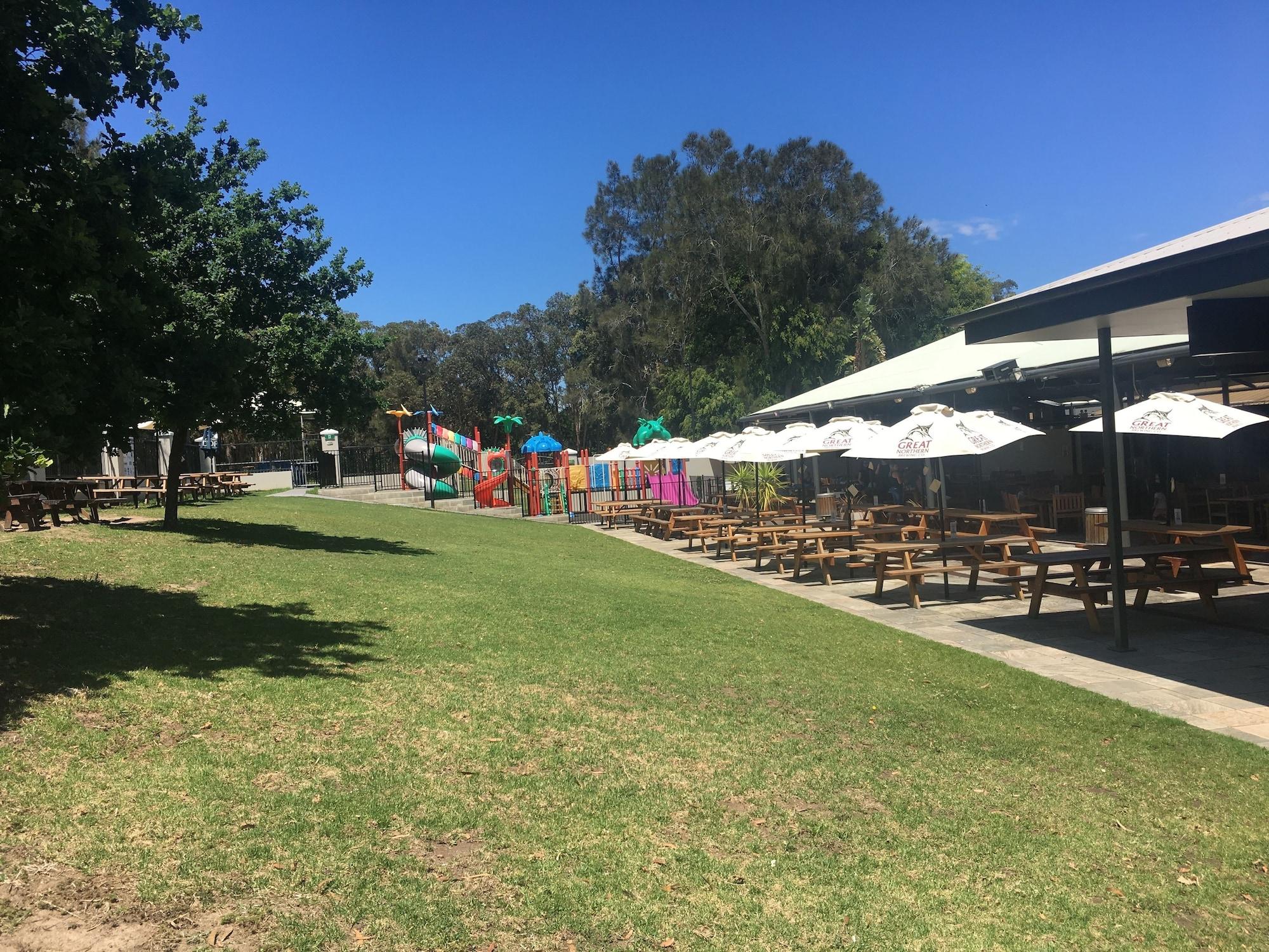Bateau Bay Hotel