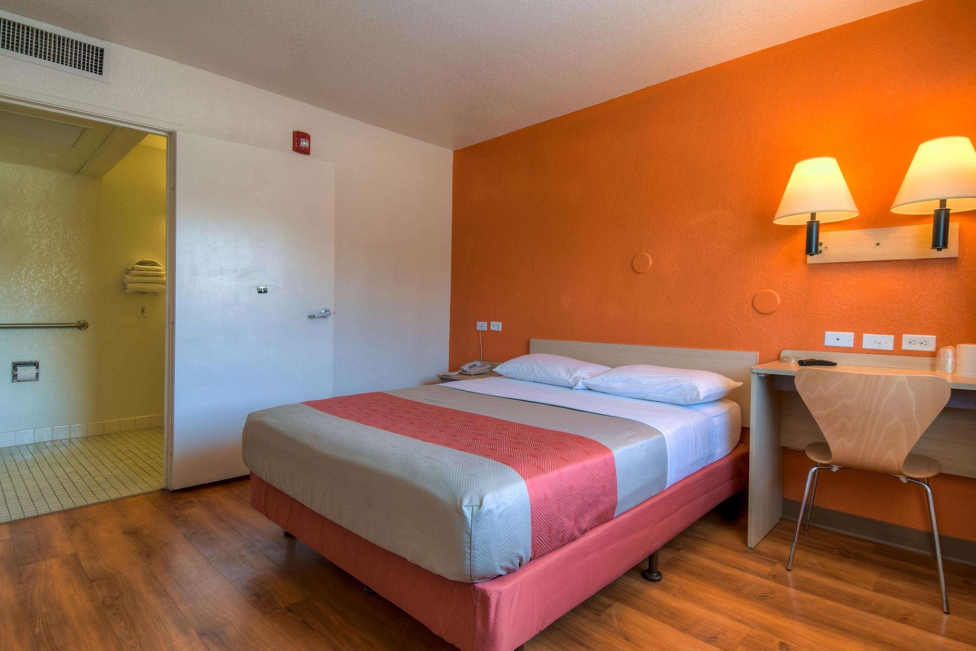 Motel 6 Jurupa Valley, CA - Riverside West