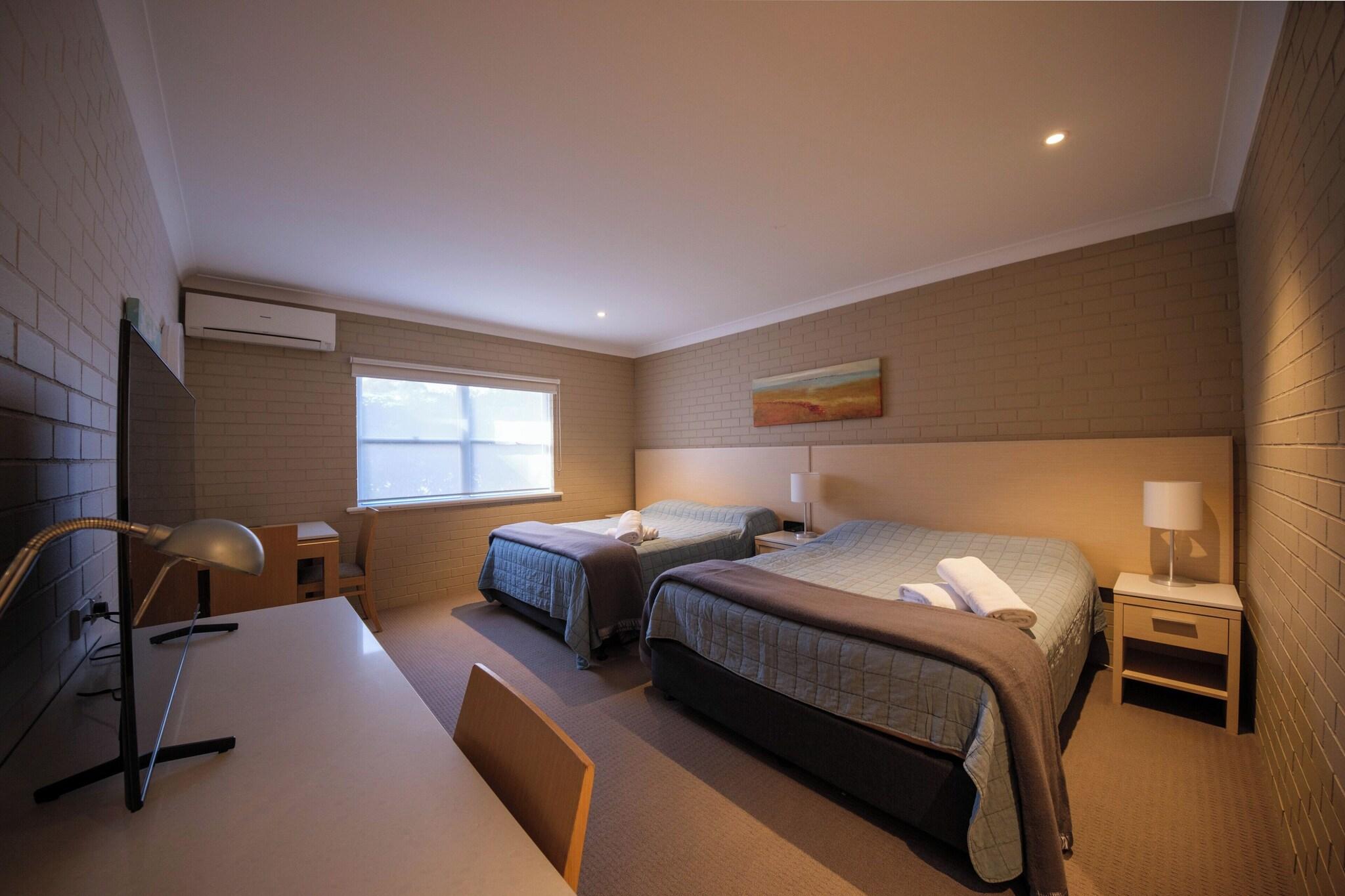 The Imperial Hotel & Motel by null