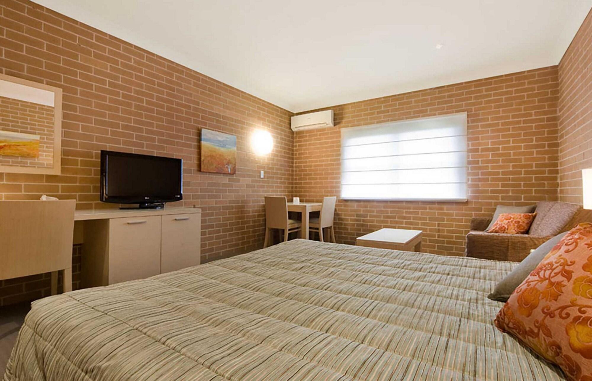 The Imperial Hotel & Motel by null