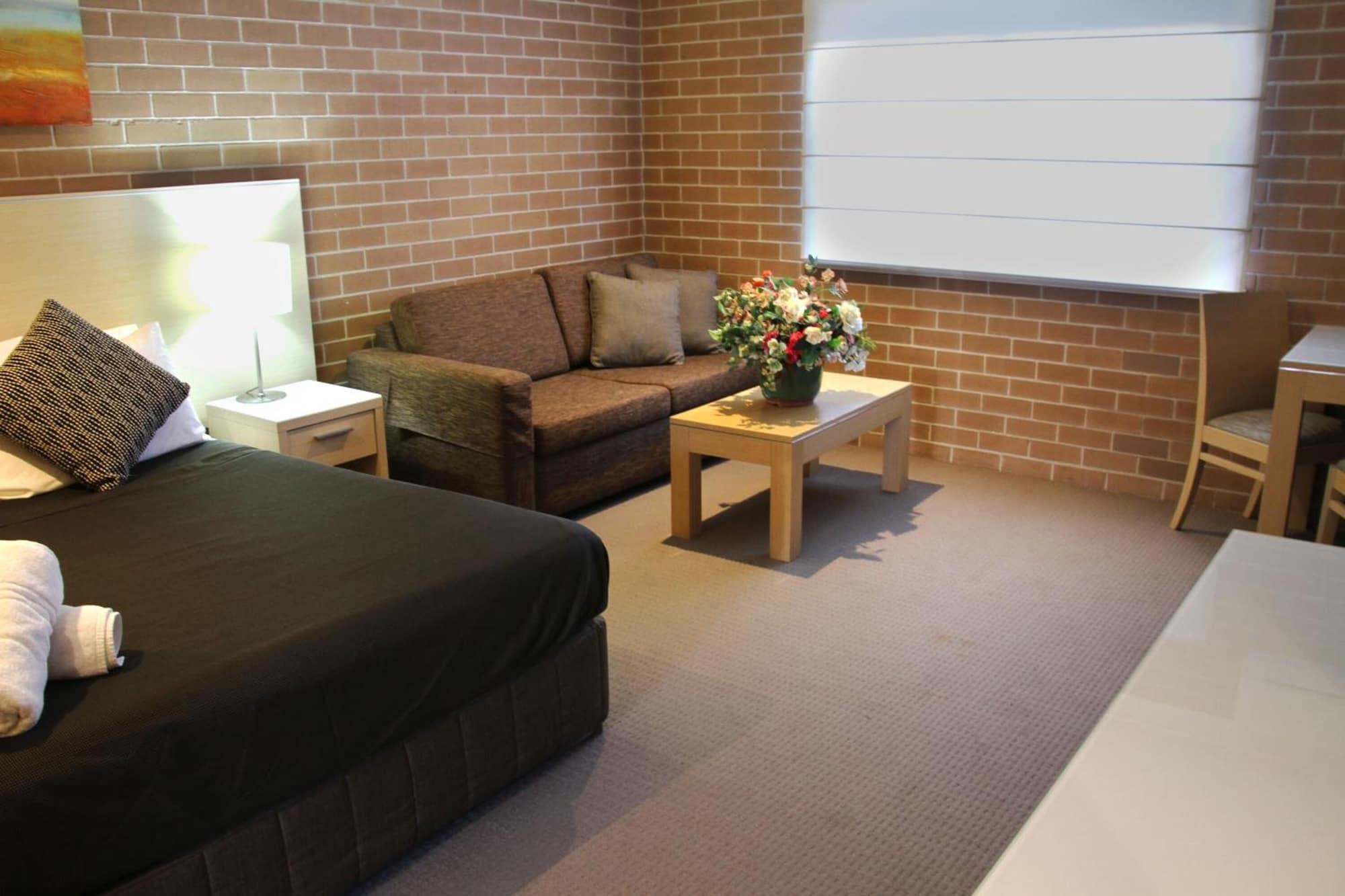 The Imperial Hotel & Motel by null