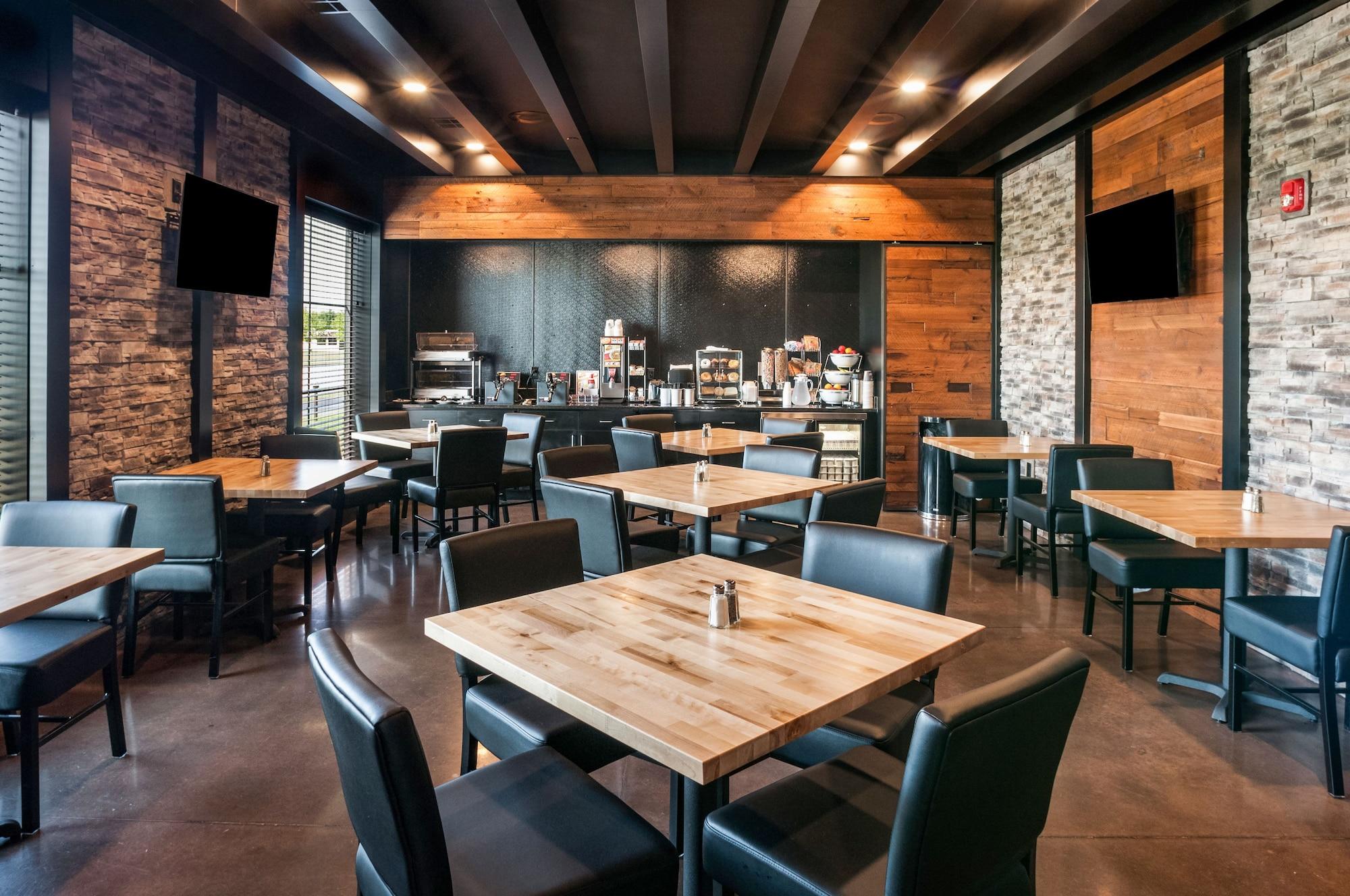 Cobblestone Hotel & Suites - Appleton Internationa