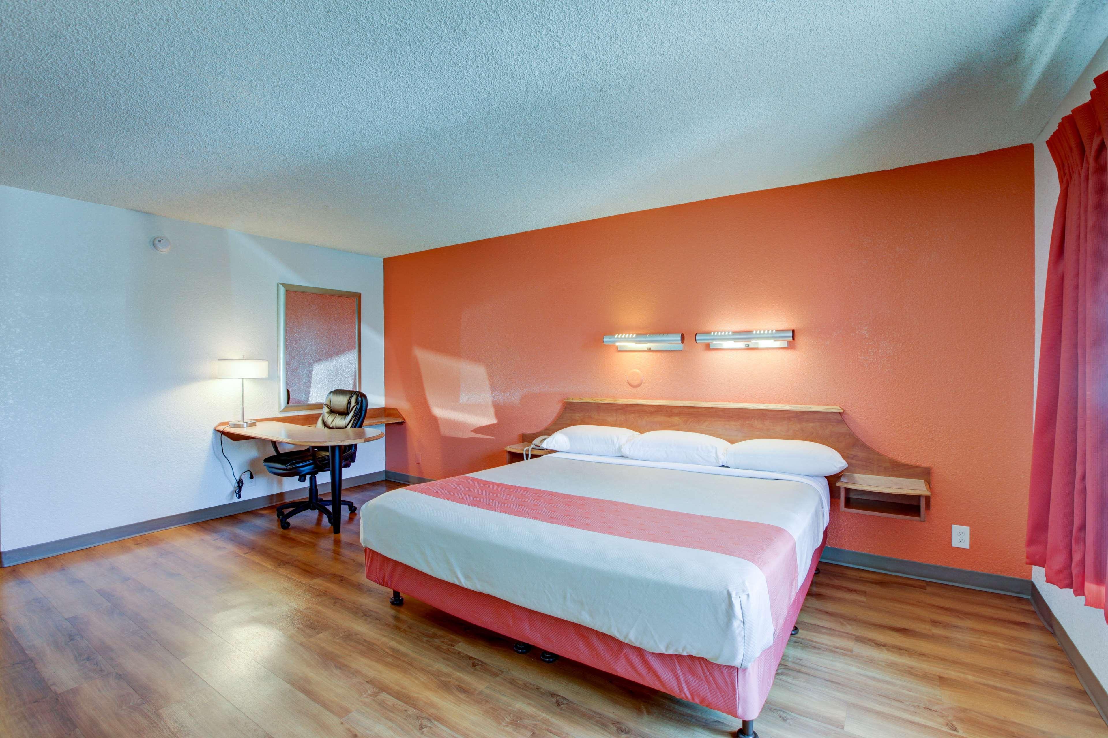 Motel 6 Santa Ana, CA - Irvine - Orange County Air