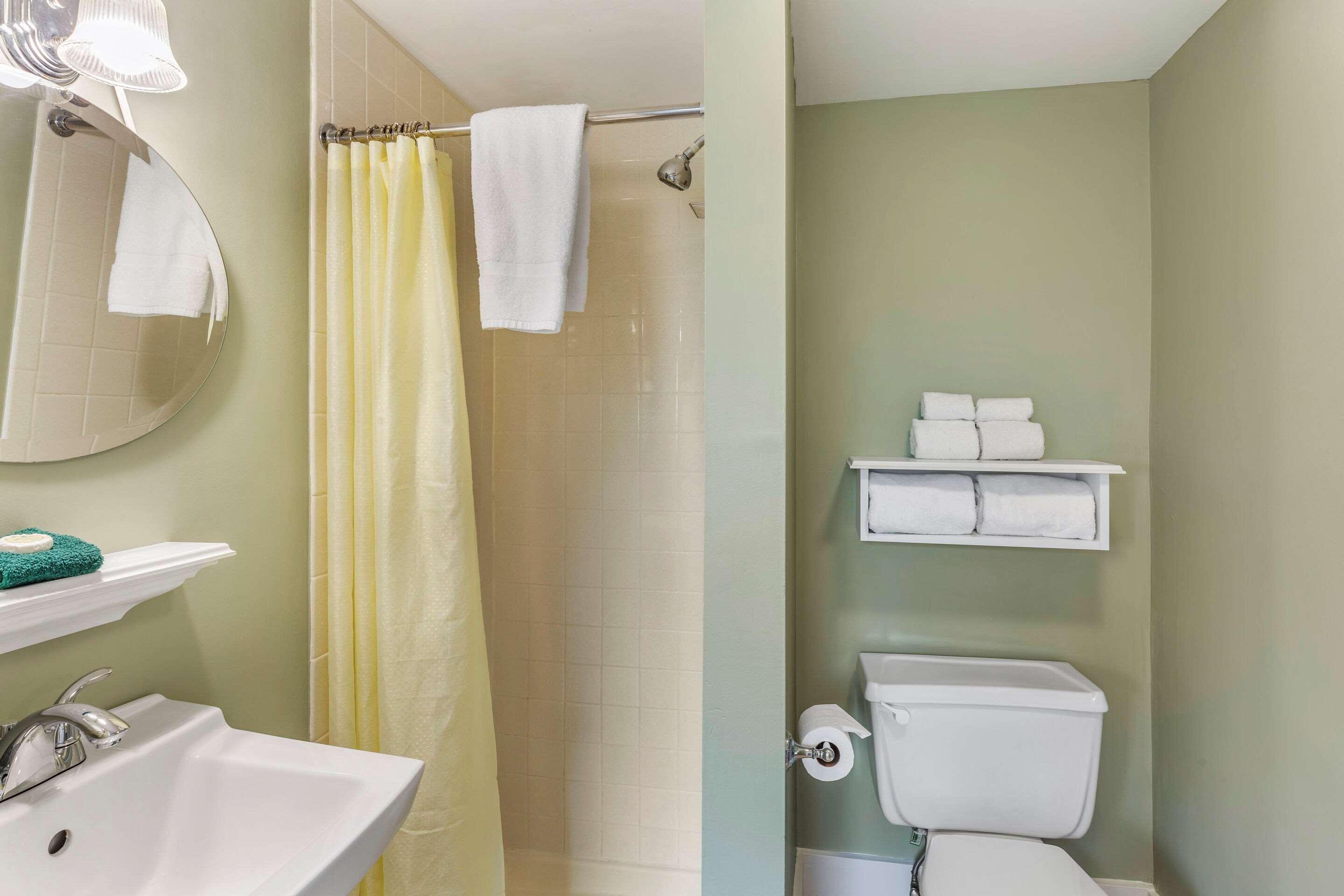 Essex Street Inn by null