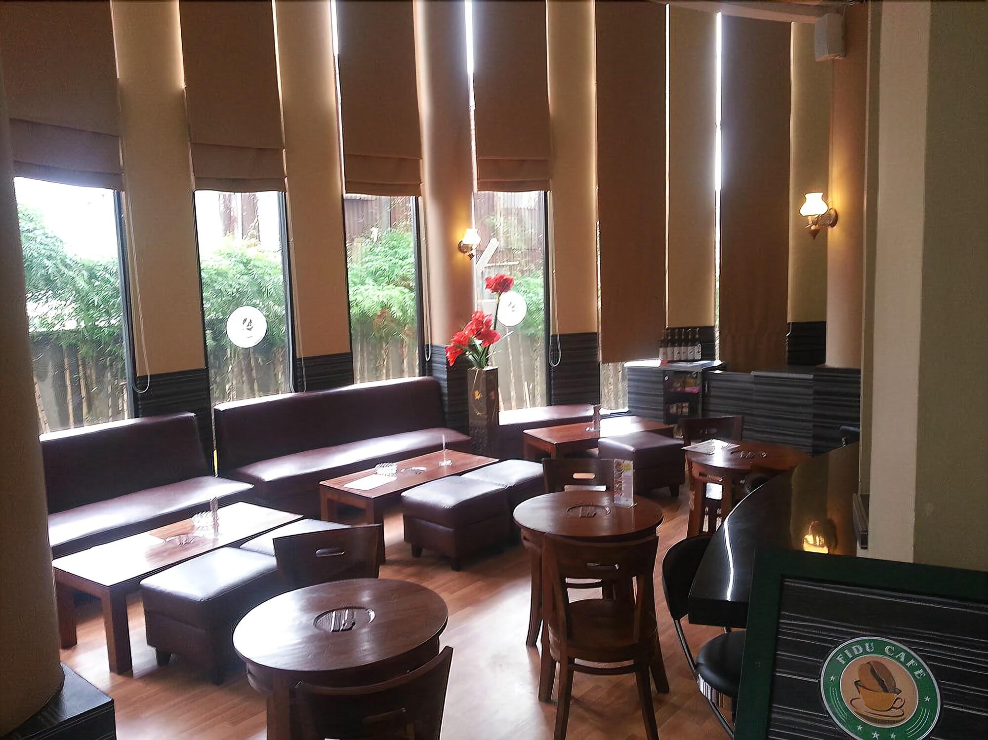 Super Oyo Townhouse Oak Hotel Fiducia Serpong
