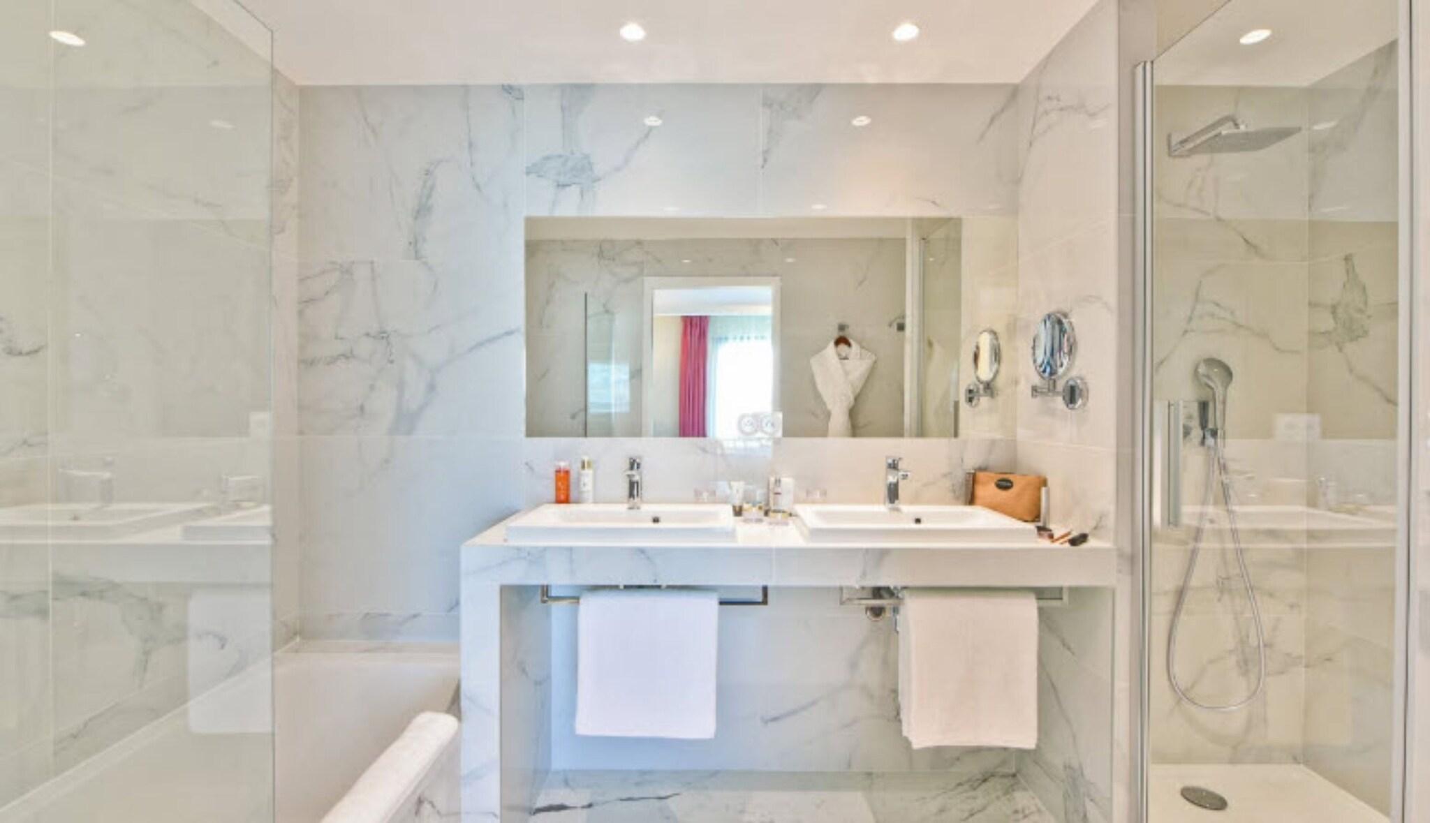 Hôtel & Spa La Villa Port d'Antibes by null