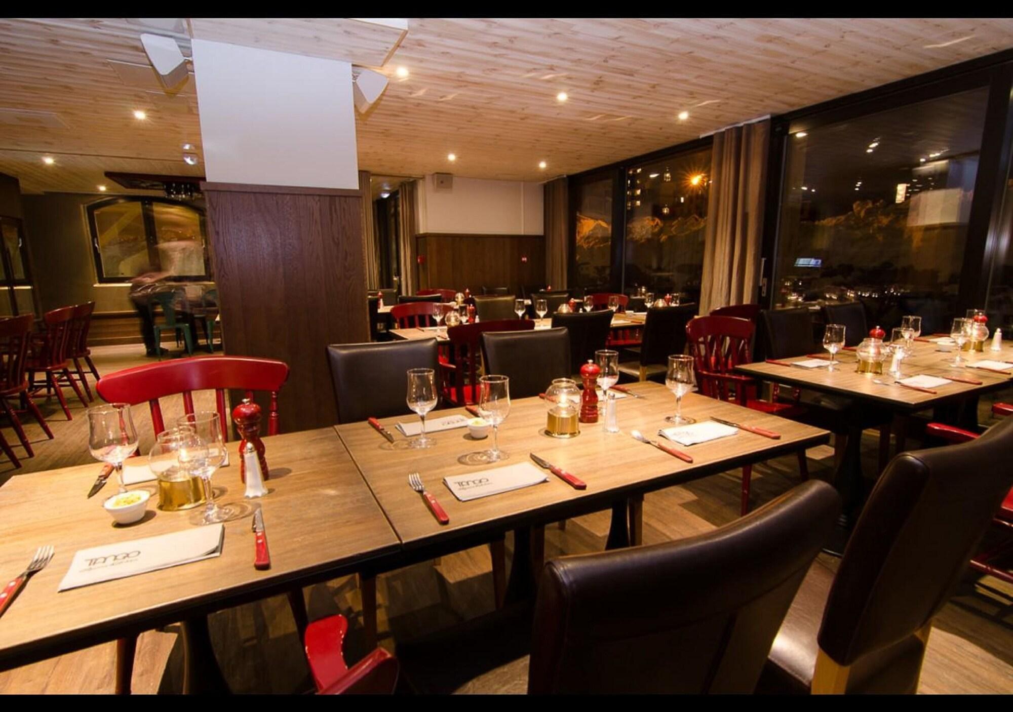 Langley Hotel Tango