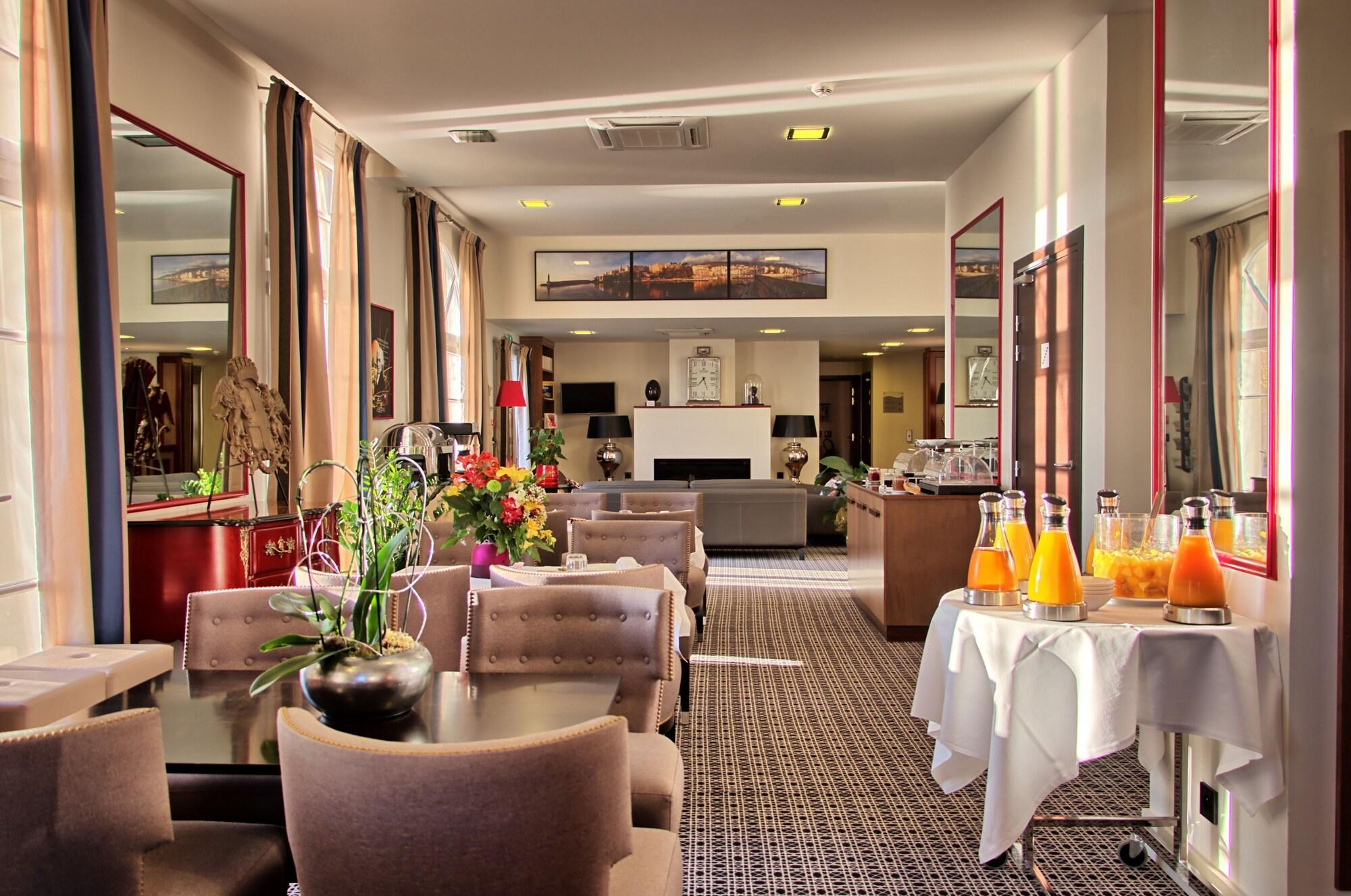 Hôtel Des Gouverneurs by null