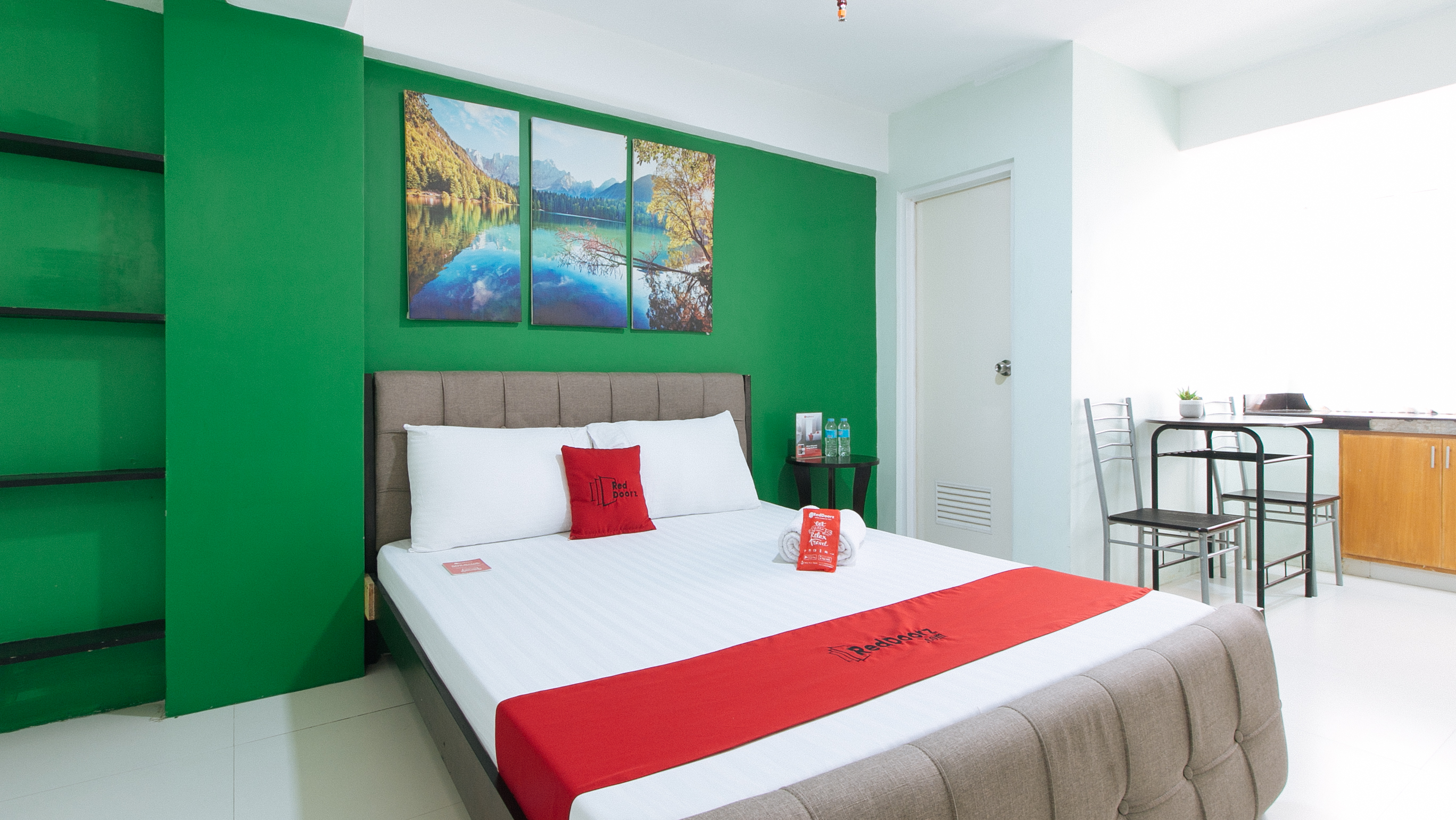 RedDoorz near C5 Kalayaan Avenue Makati