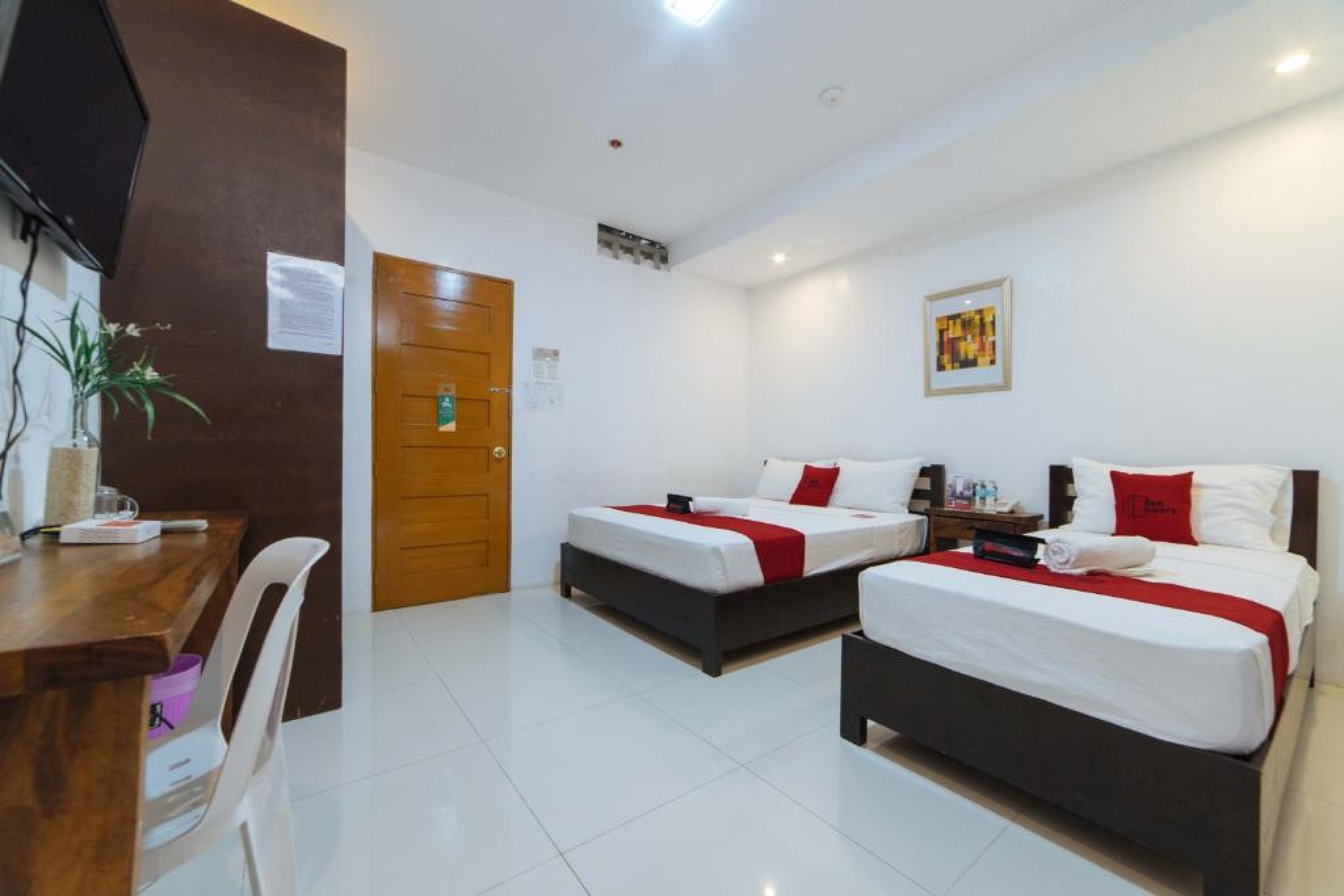 RedDoorz Plus @ San Roque Roxas City