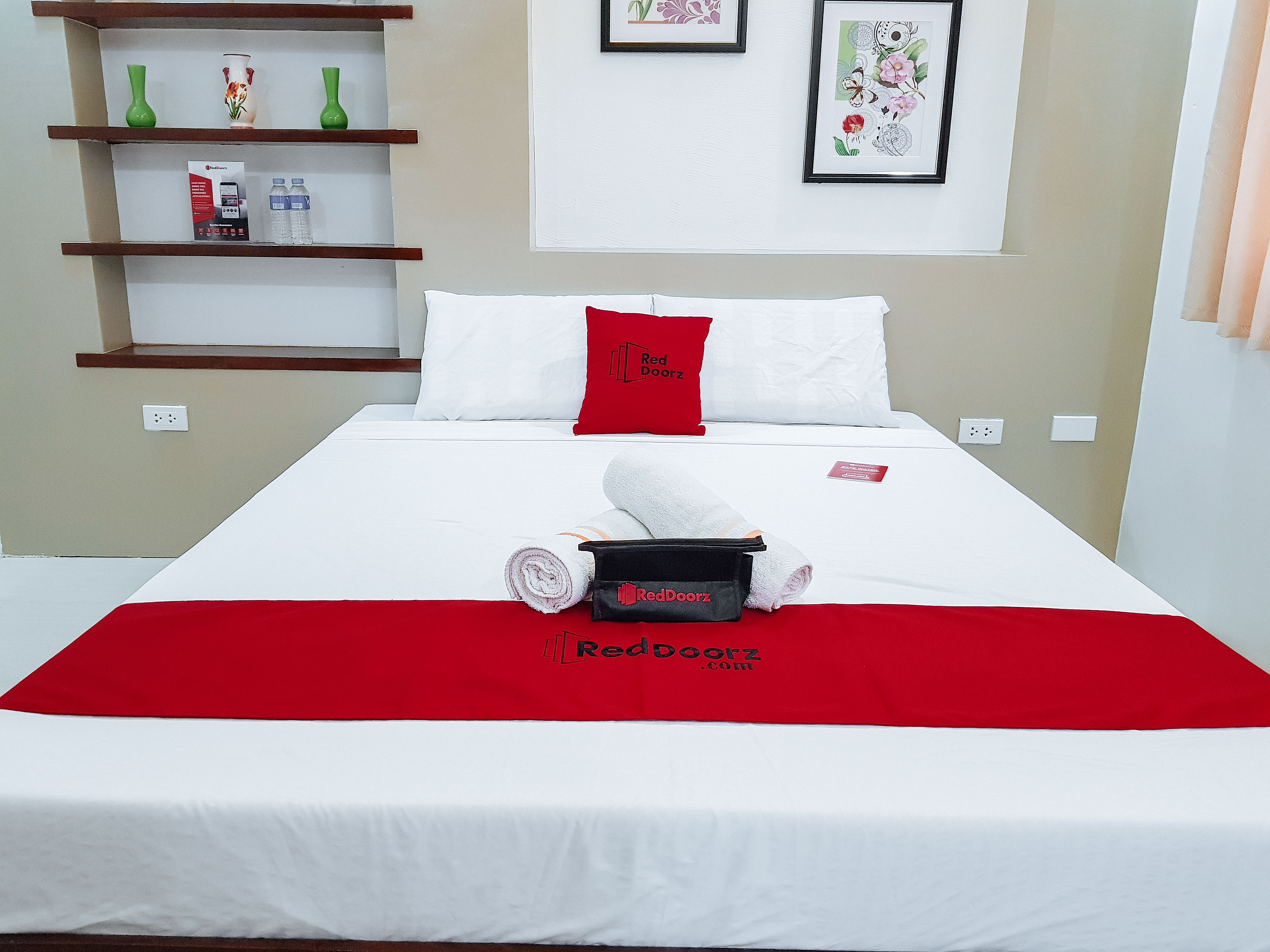 RedDoorz @ Caimito Drive Dampas