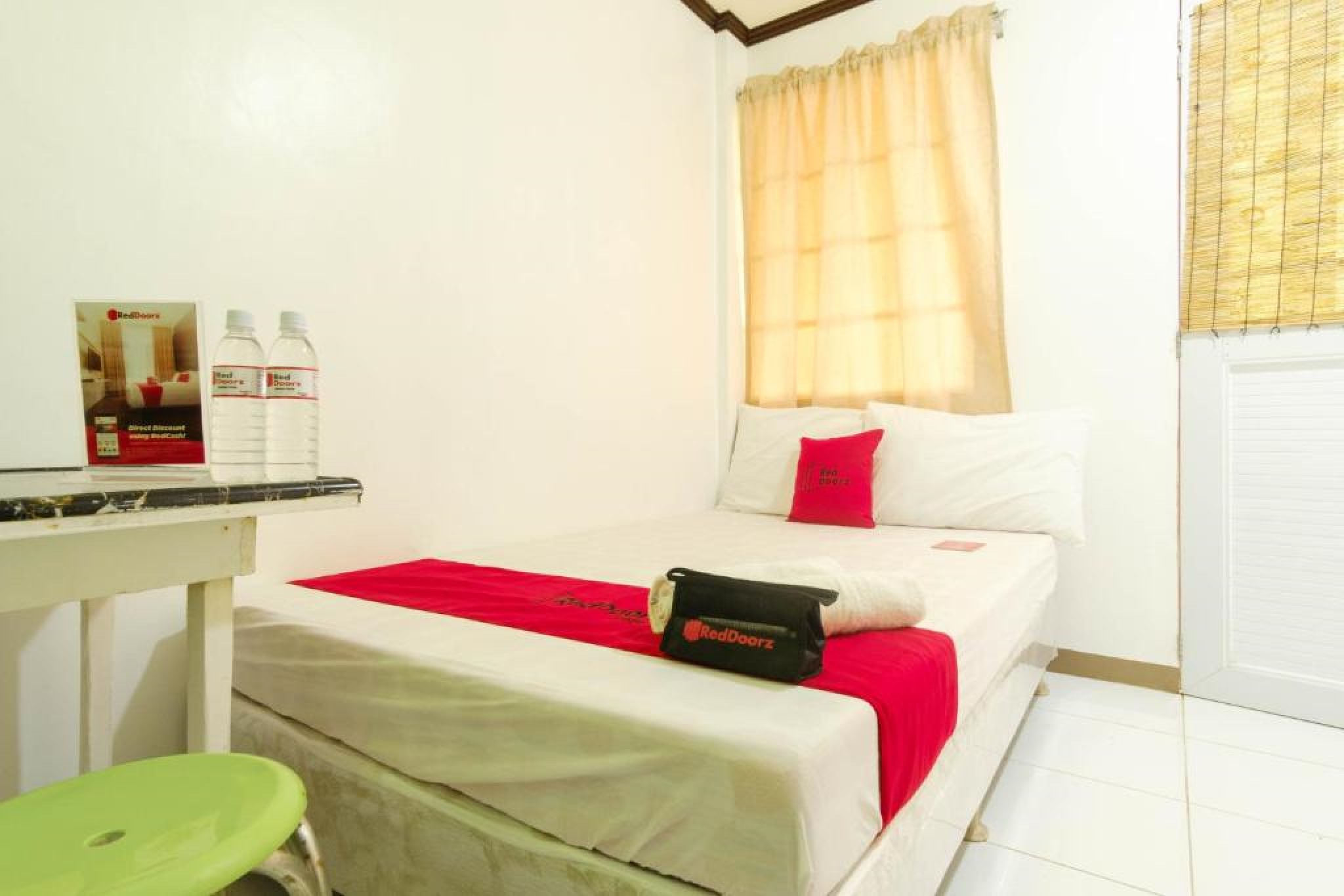 RedDoorz @ Prince JB Beach Resort Zambales