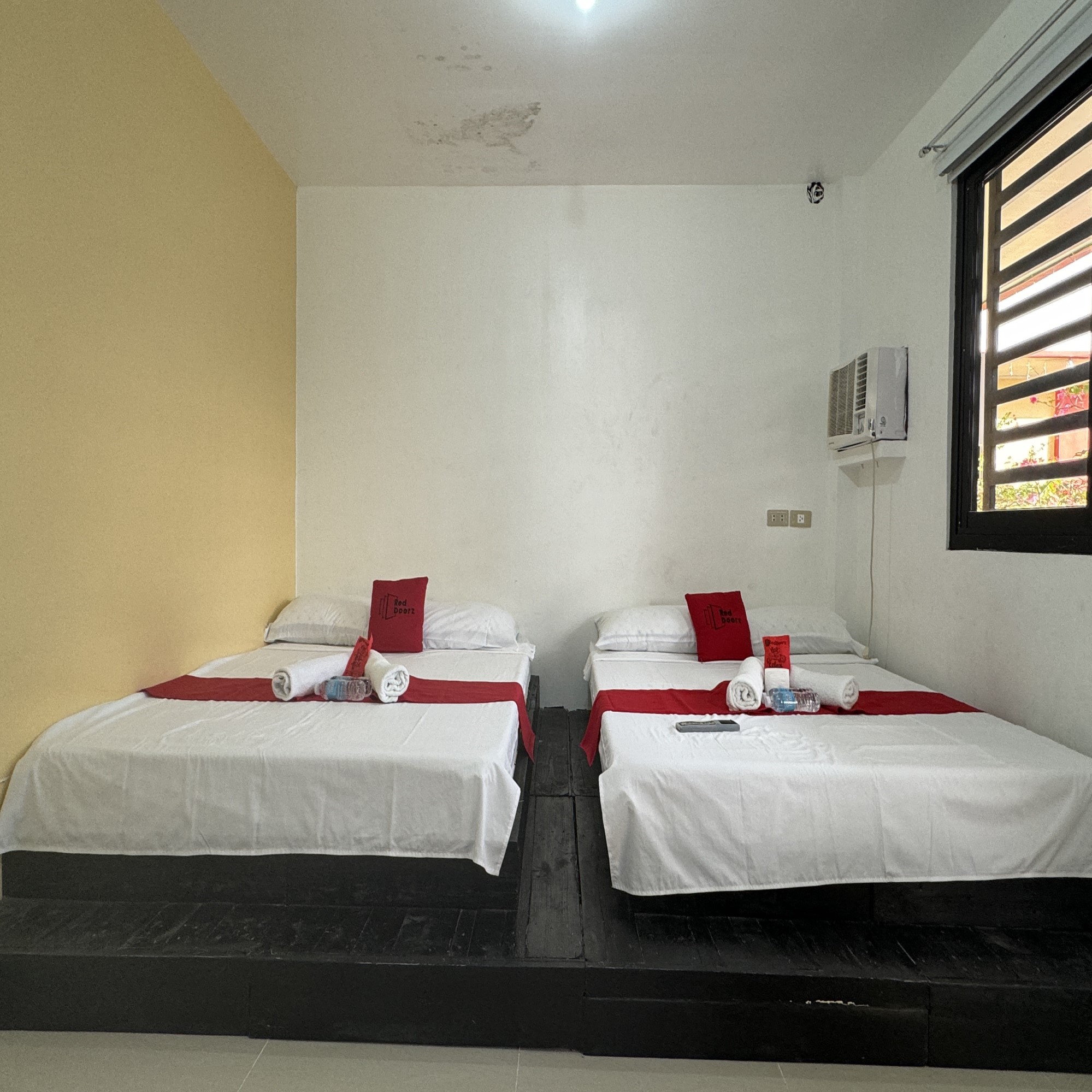 RedDoorz near Mariners Legazpi