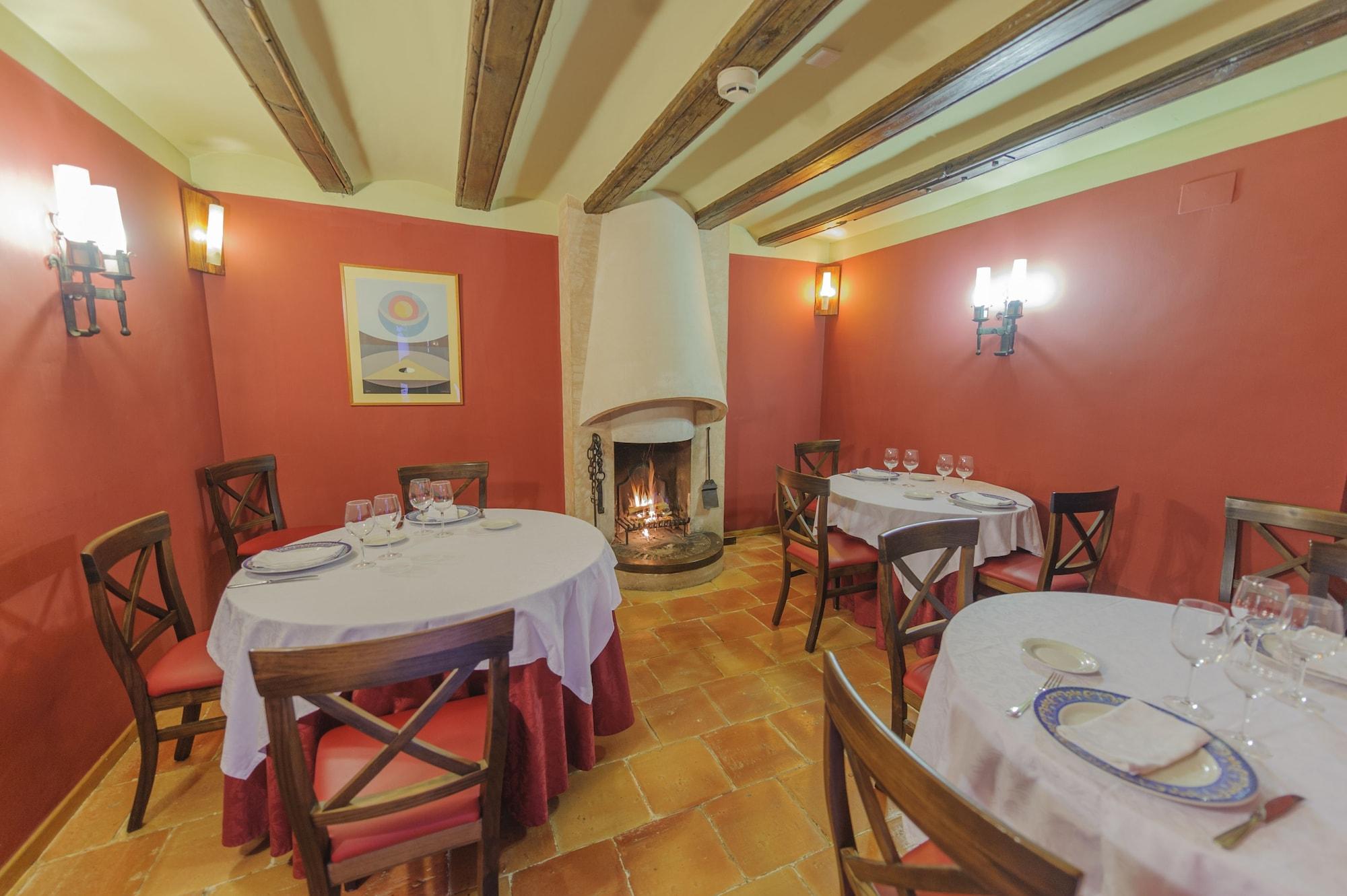 Hotel Los Leones