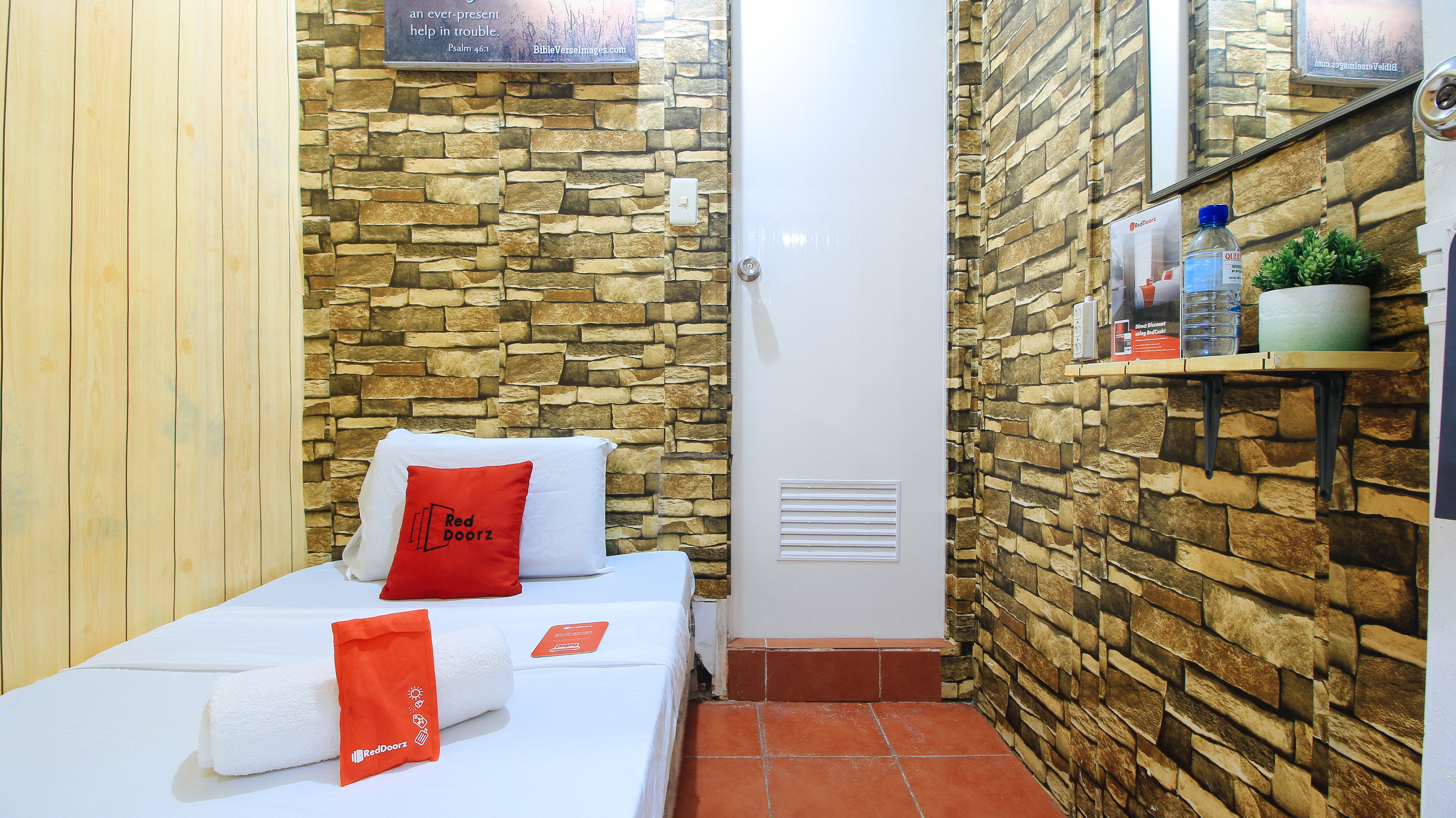 RedDoorz near OWWA Pasay