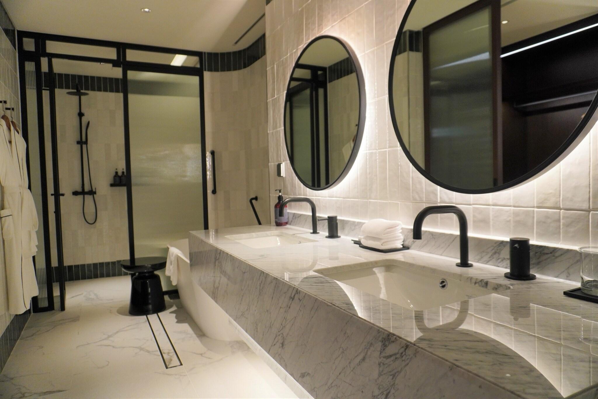 GRAVITY JOSUN Seoul Pangyo, Autograph Collection by null