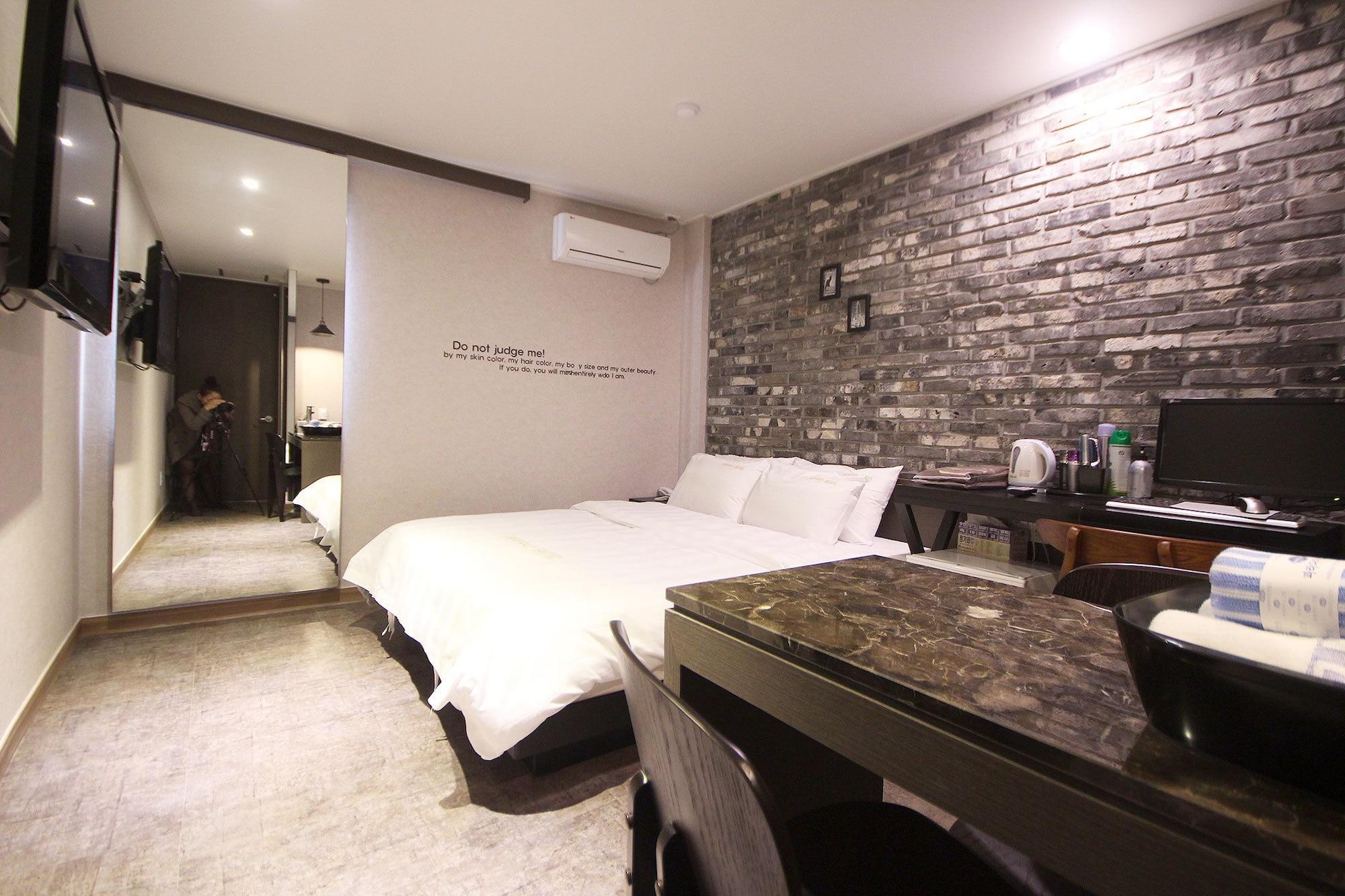 Paradise Hotel