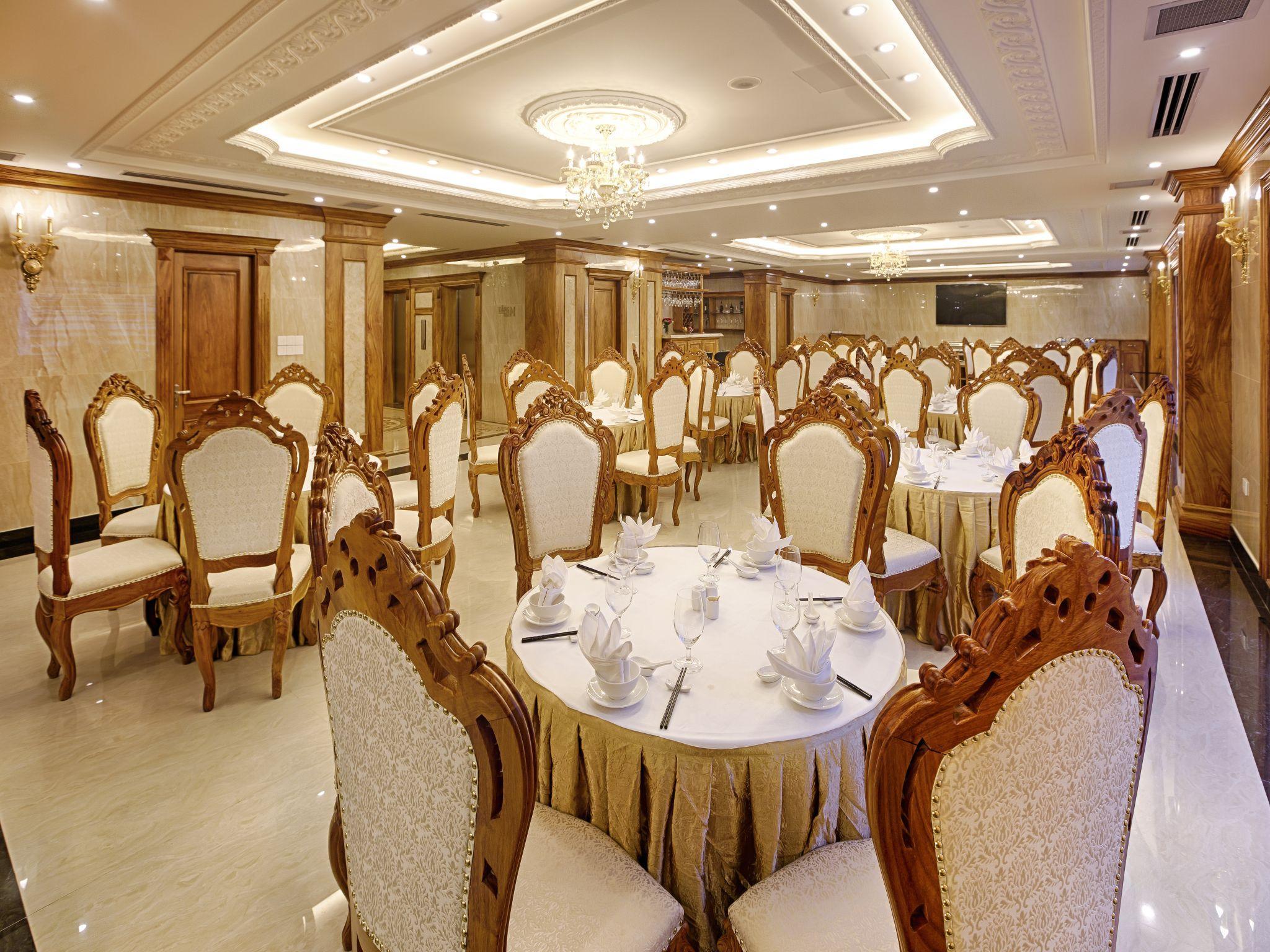 Riverside Hotel