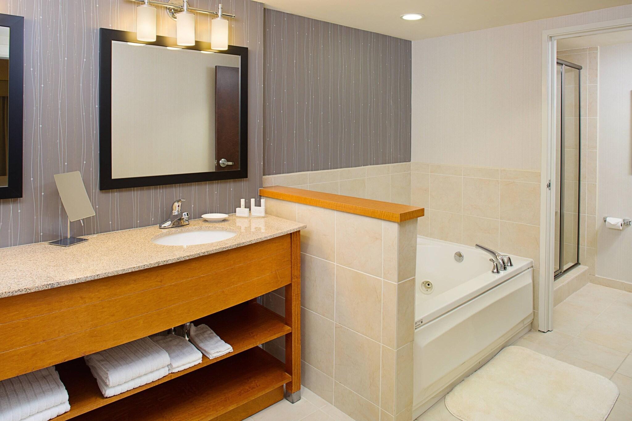Courtyard By Marriott Montvale