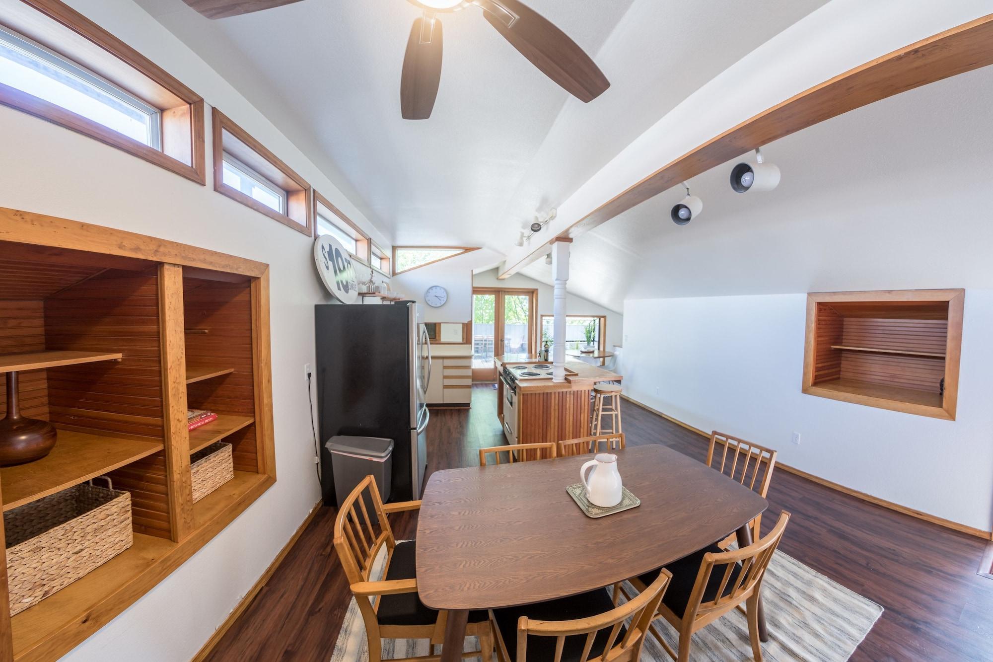 The Monarch Motel by null